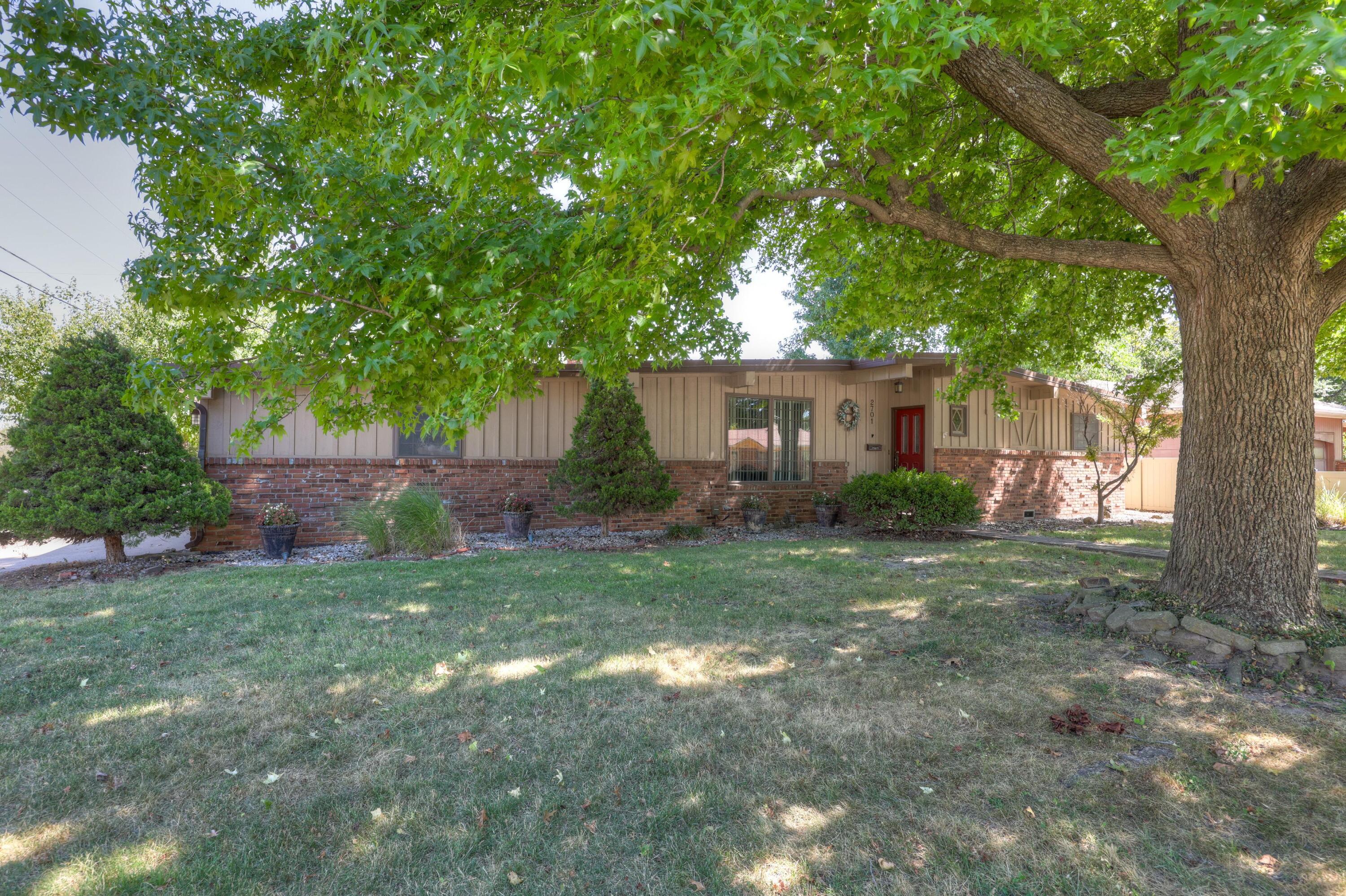 2701 Vermont Avenue Property Photo 1