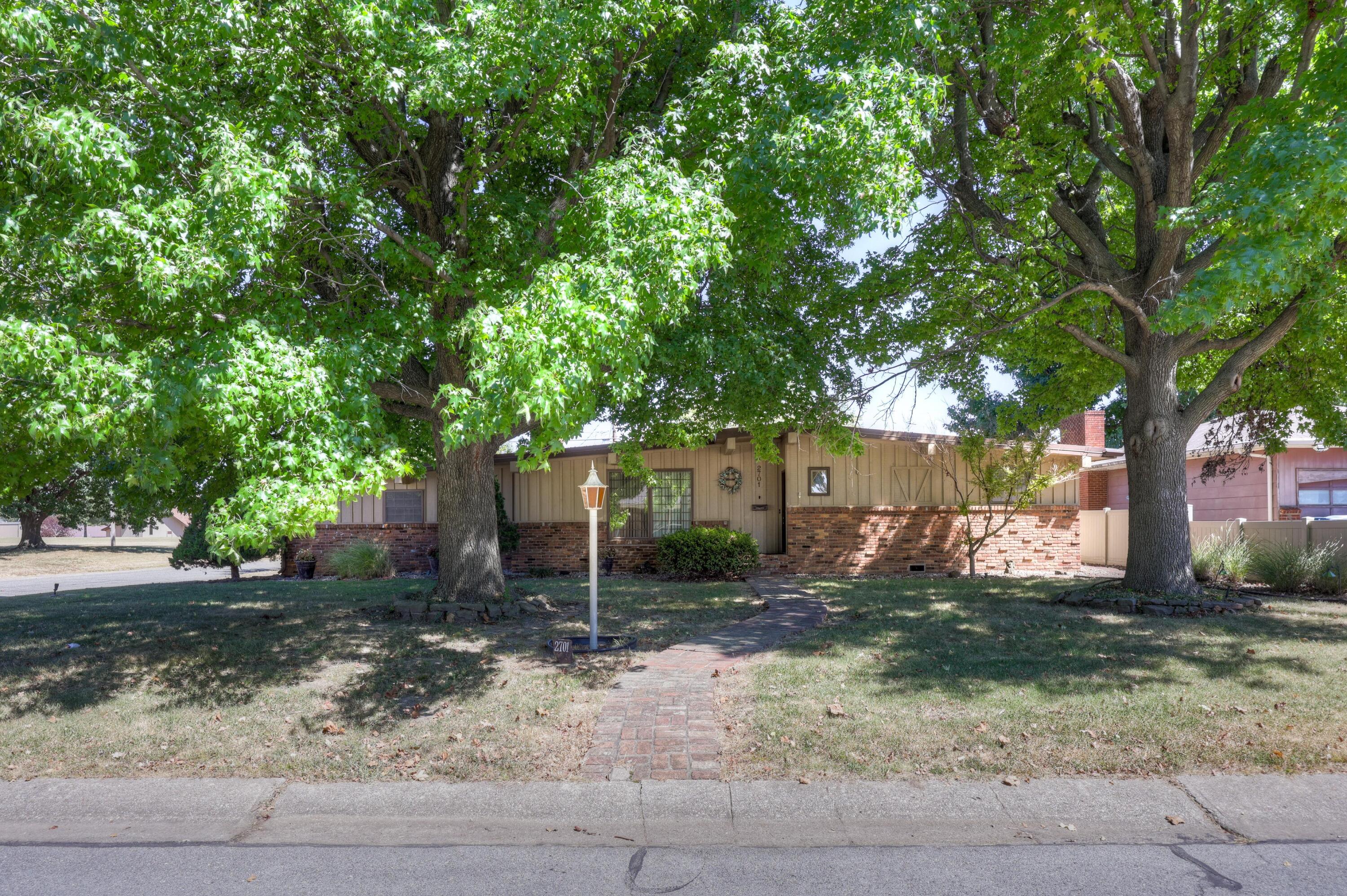 2701 Vermont Avenue Property Photo 2