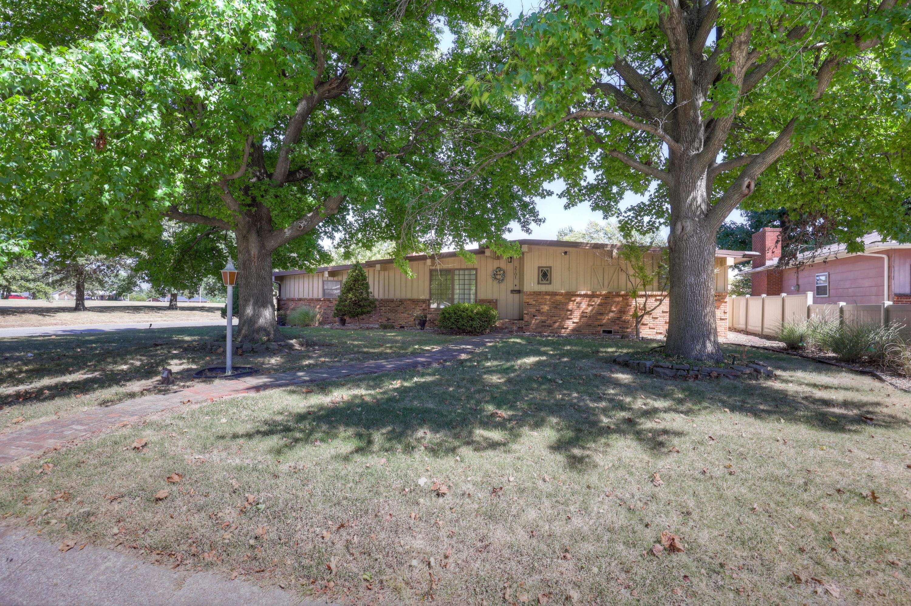 2701 Vermont Avenue Property Photo 3
