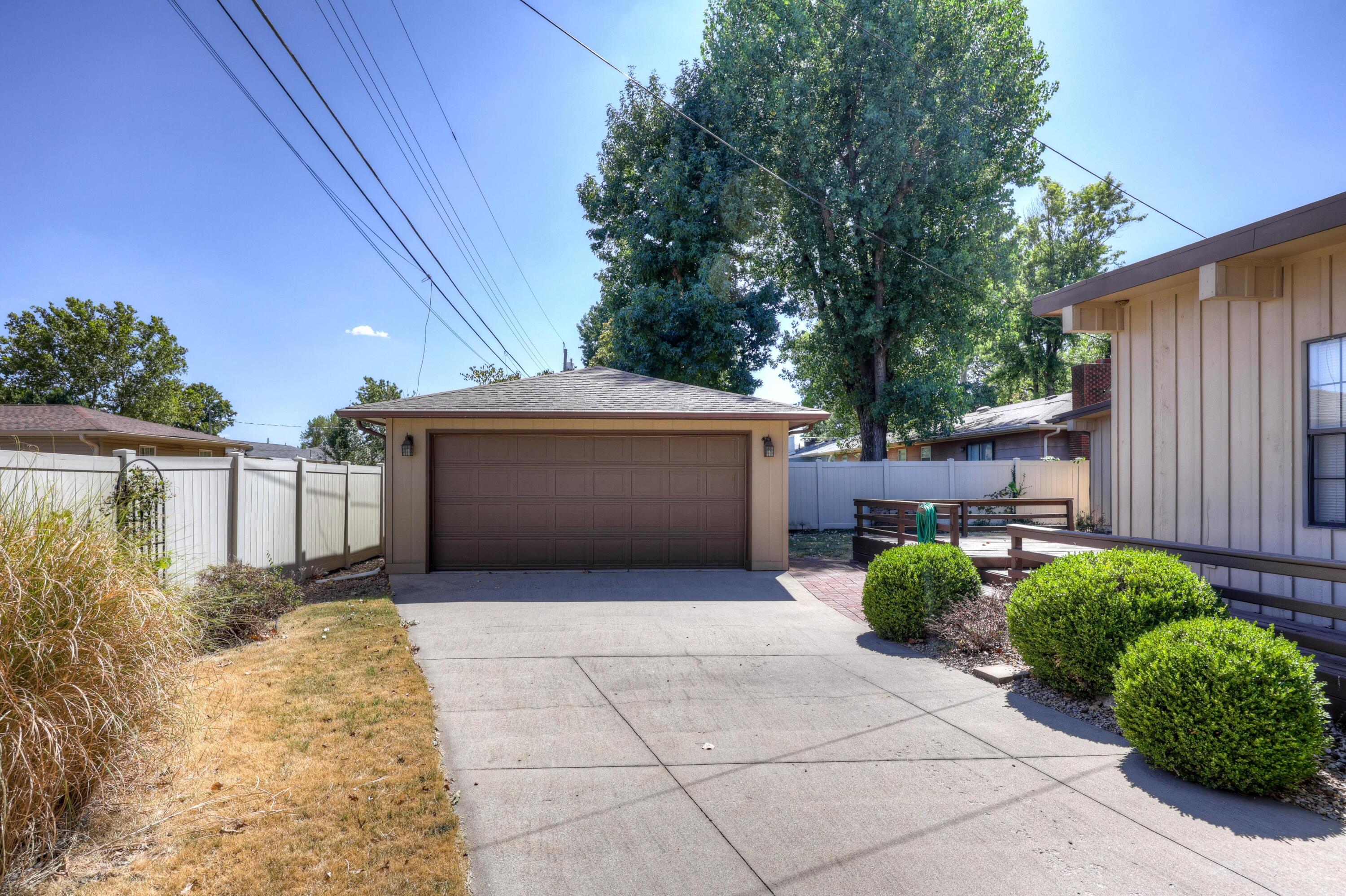 2701 Vermont Avenue Property Photo 8