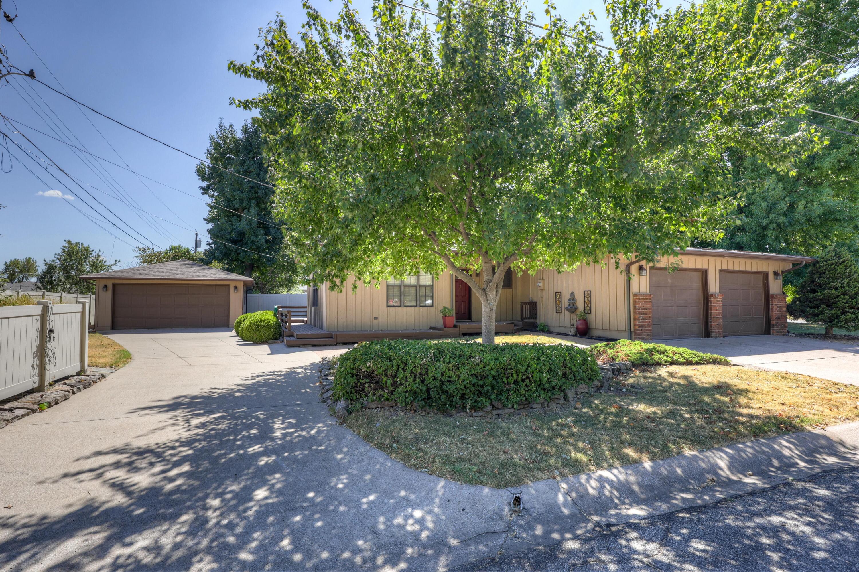 2701 Vermont Avenue Property Photo 9