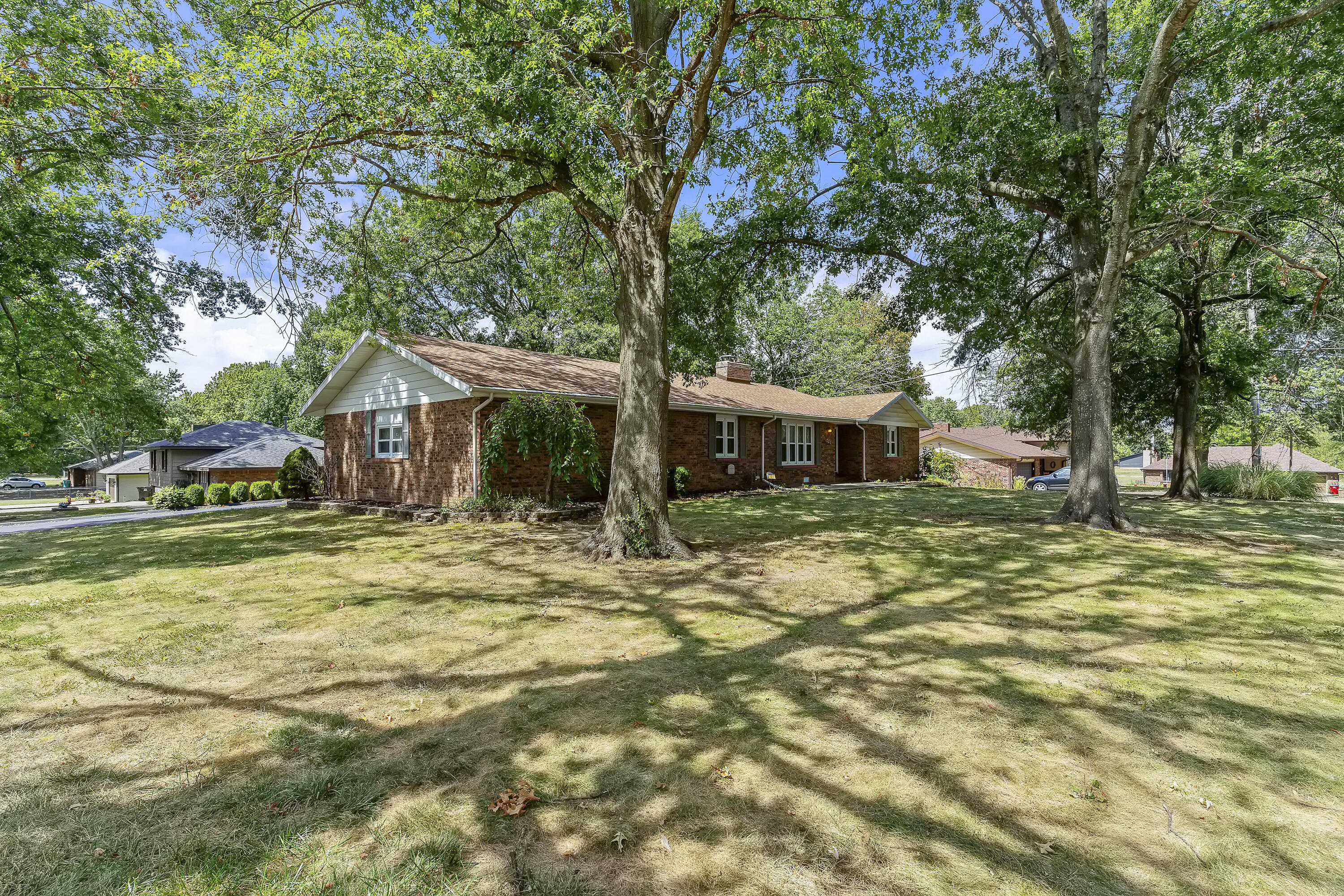 721 South Pine Avenue Property Photo 3