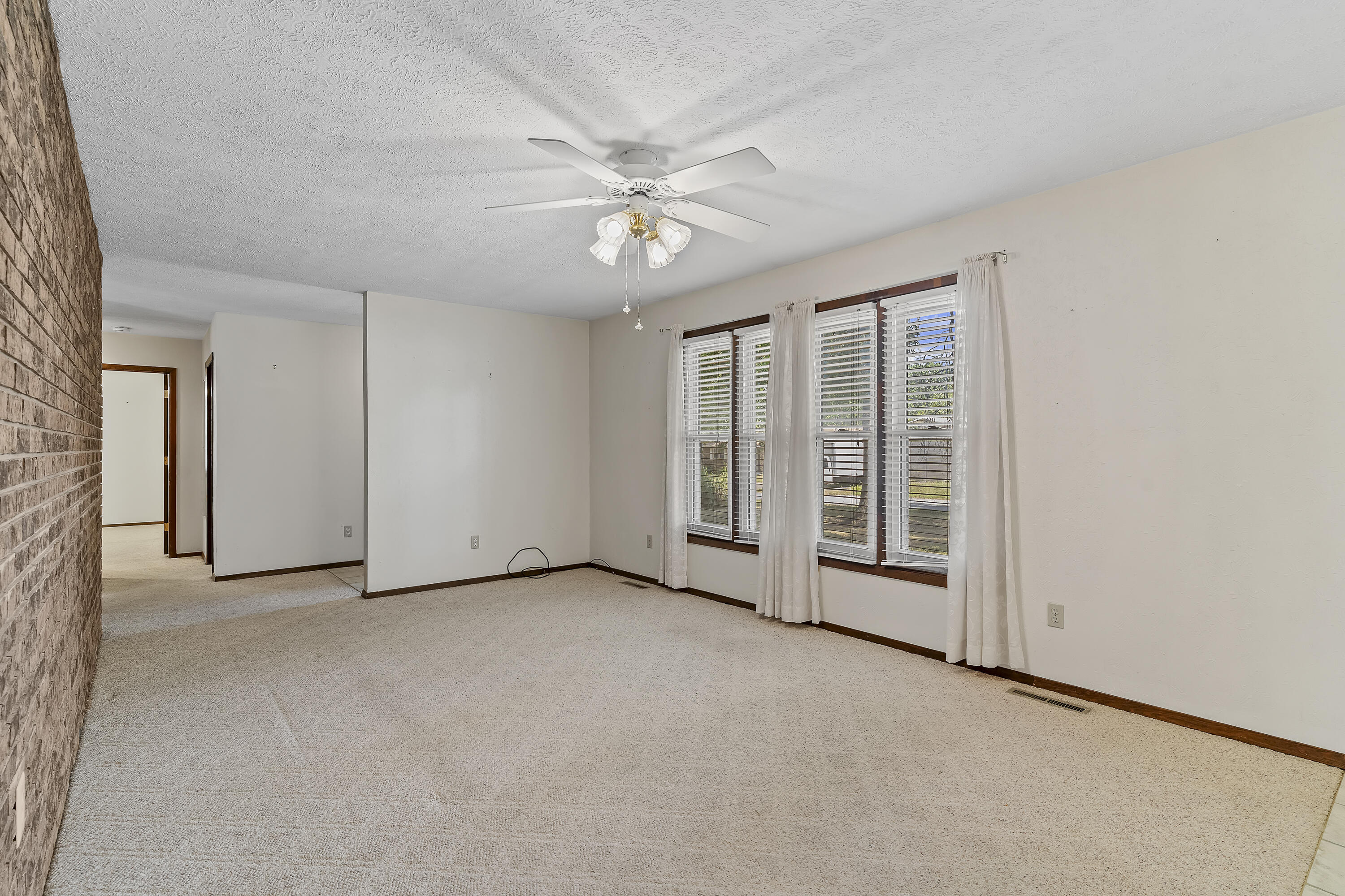 721 South Pine Avenue Property Photo 7