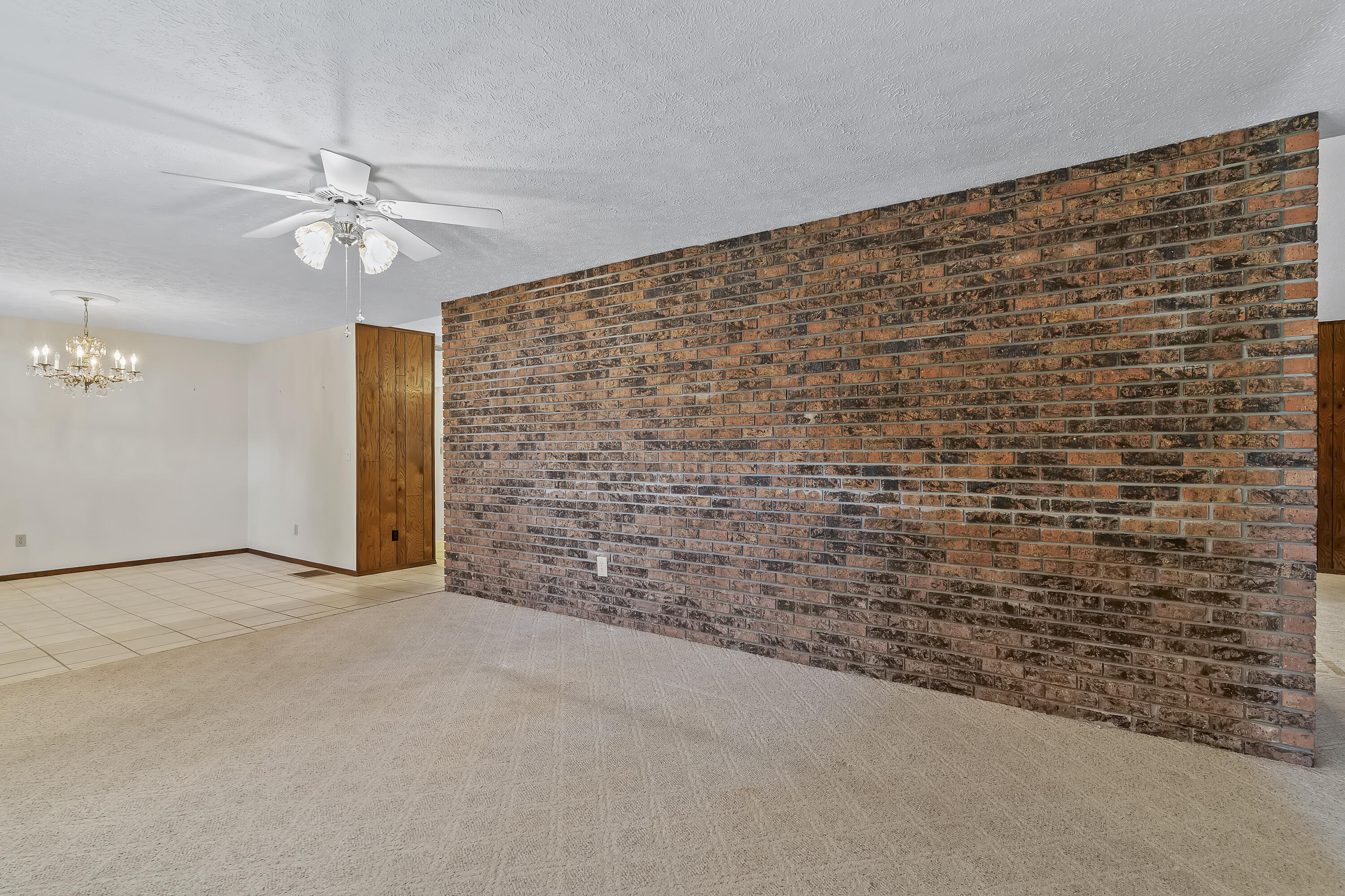 721 South Pine Avenue Property Photo 8