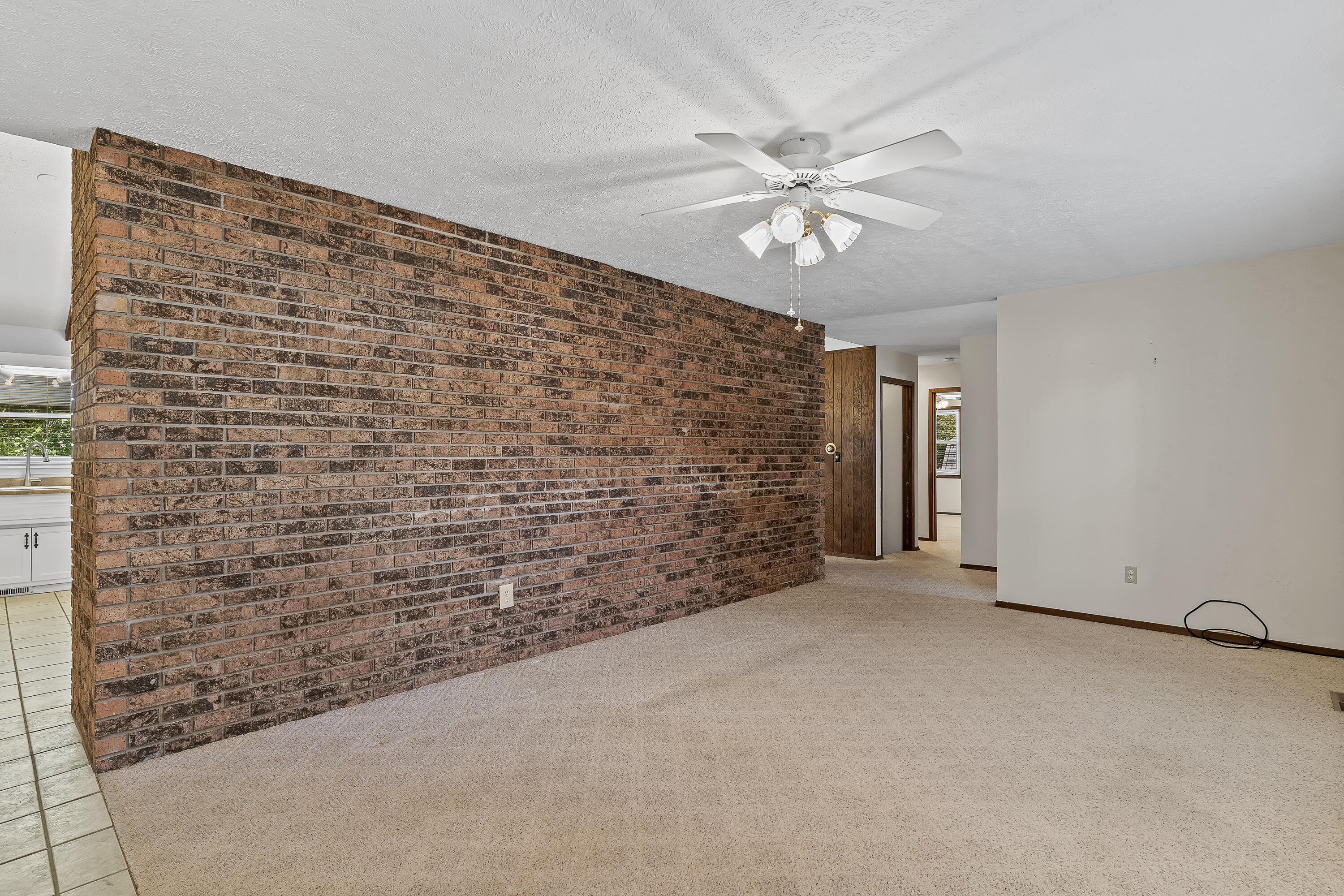 721 South Pine Avenue Property Photo 9