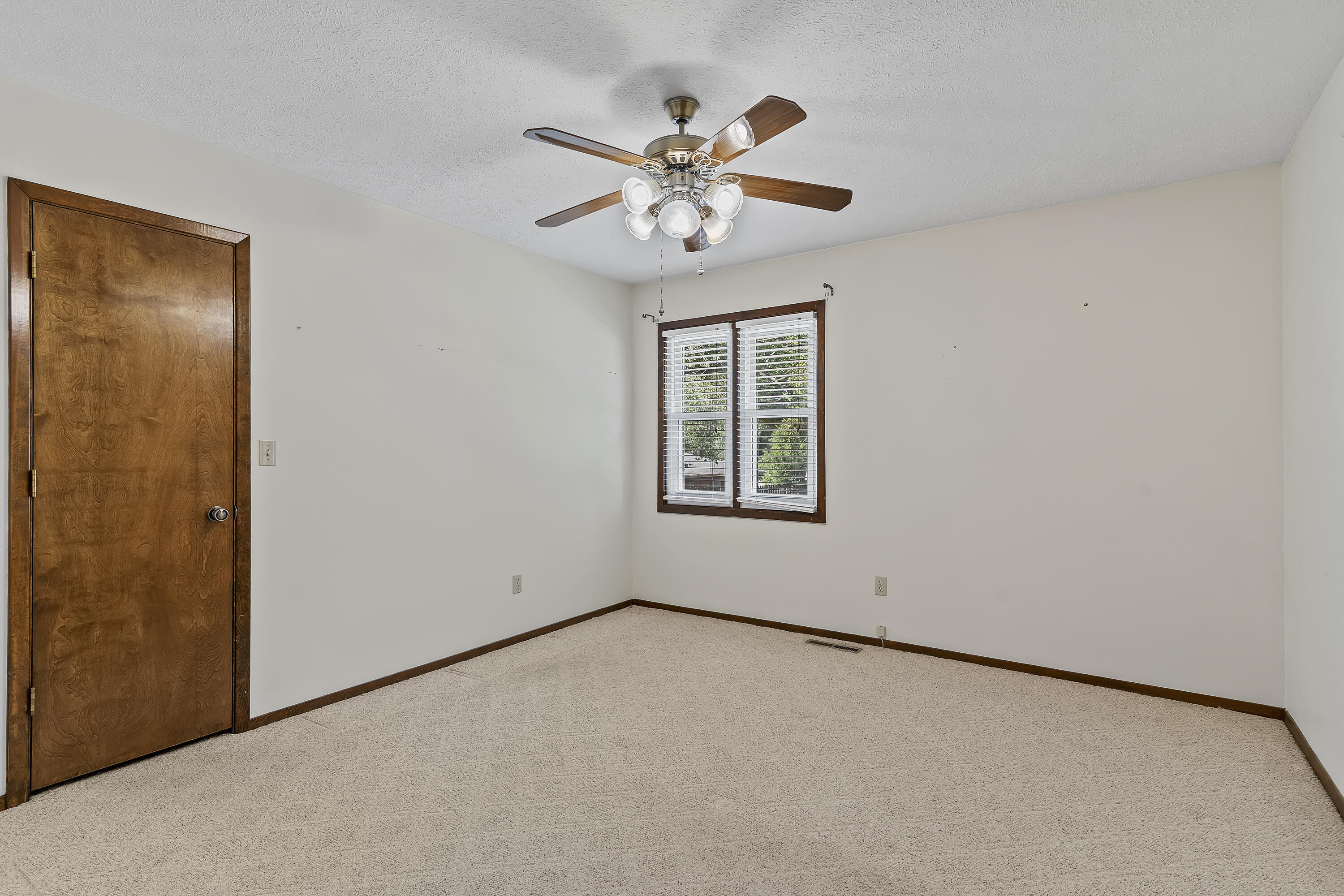 721 South Pine Avenue Property Photo 31