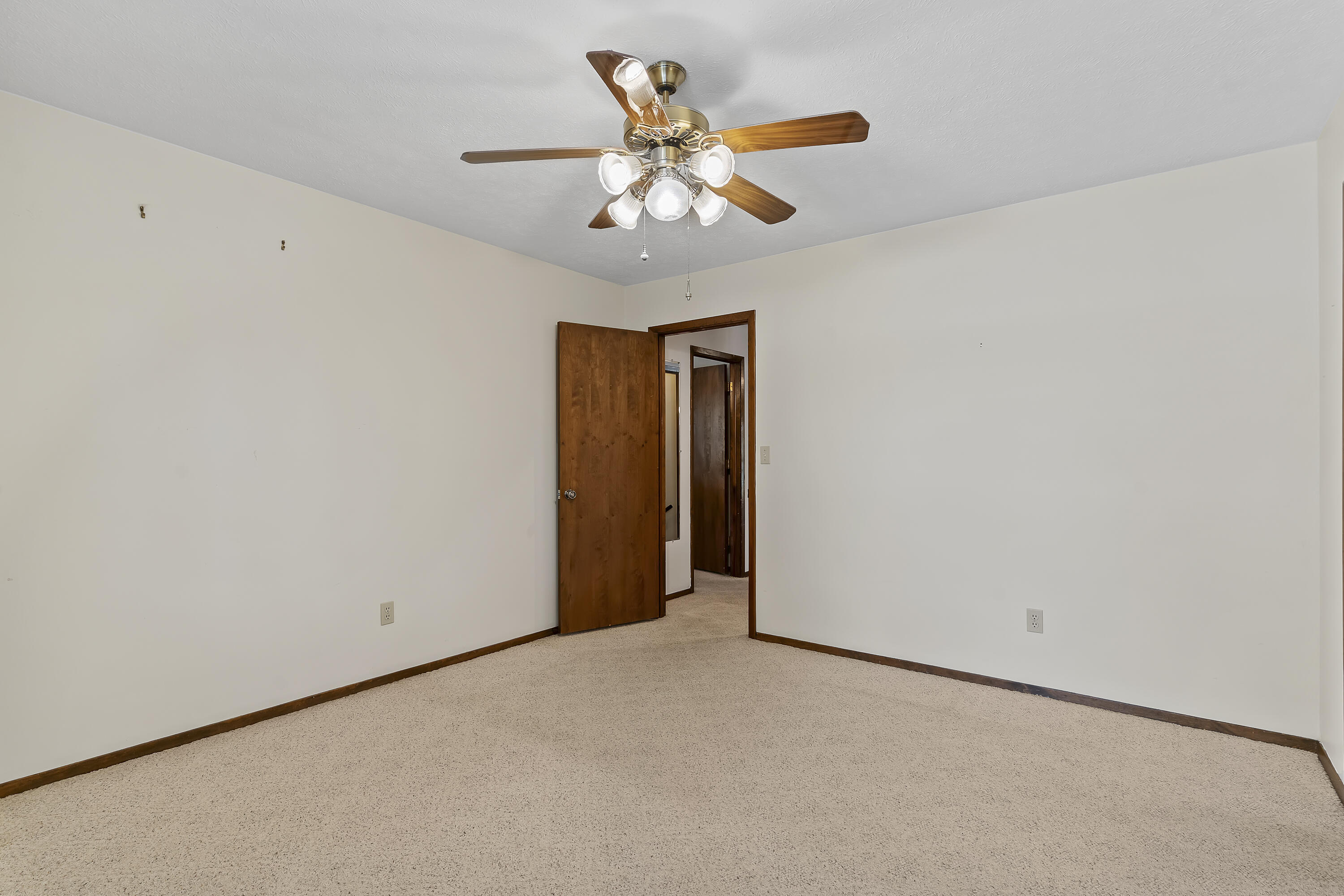 721 South Pine Avenue Property Photo 32