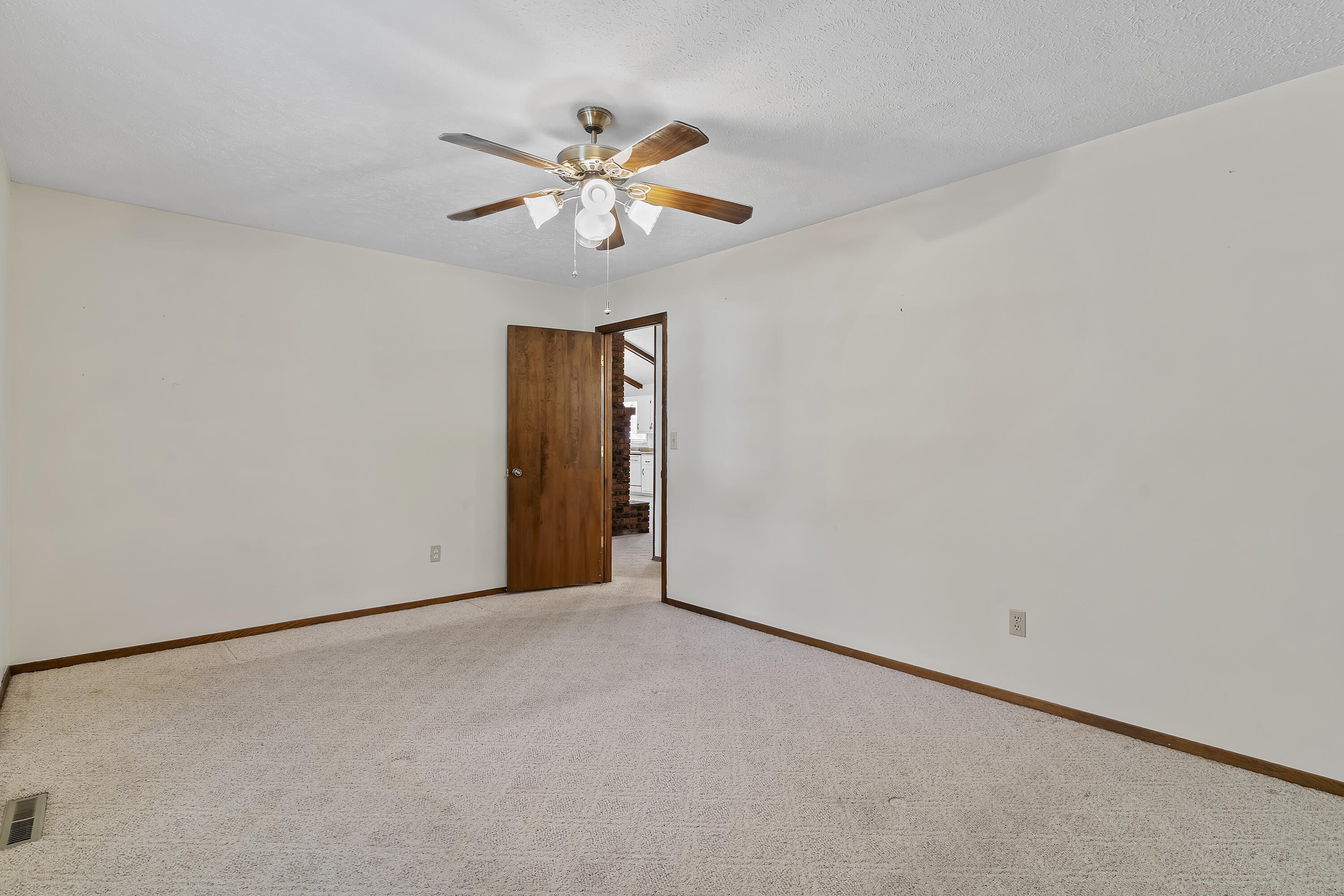 721 South Pine Avenue Property Photo 34