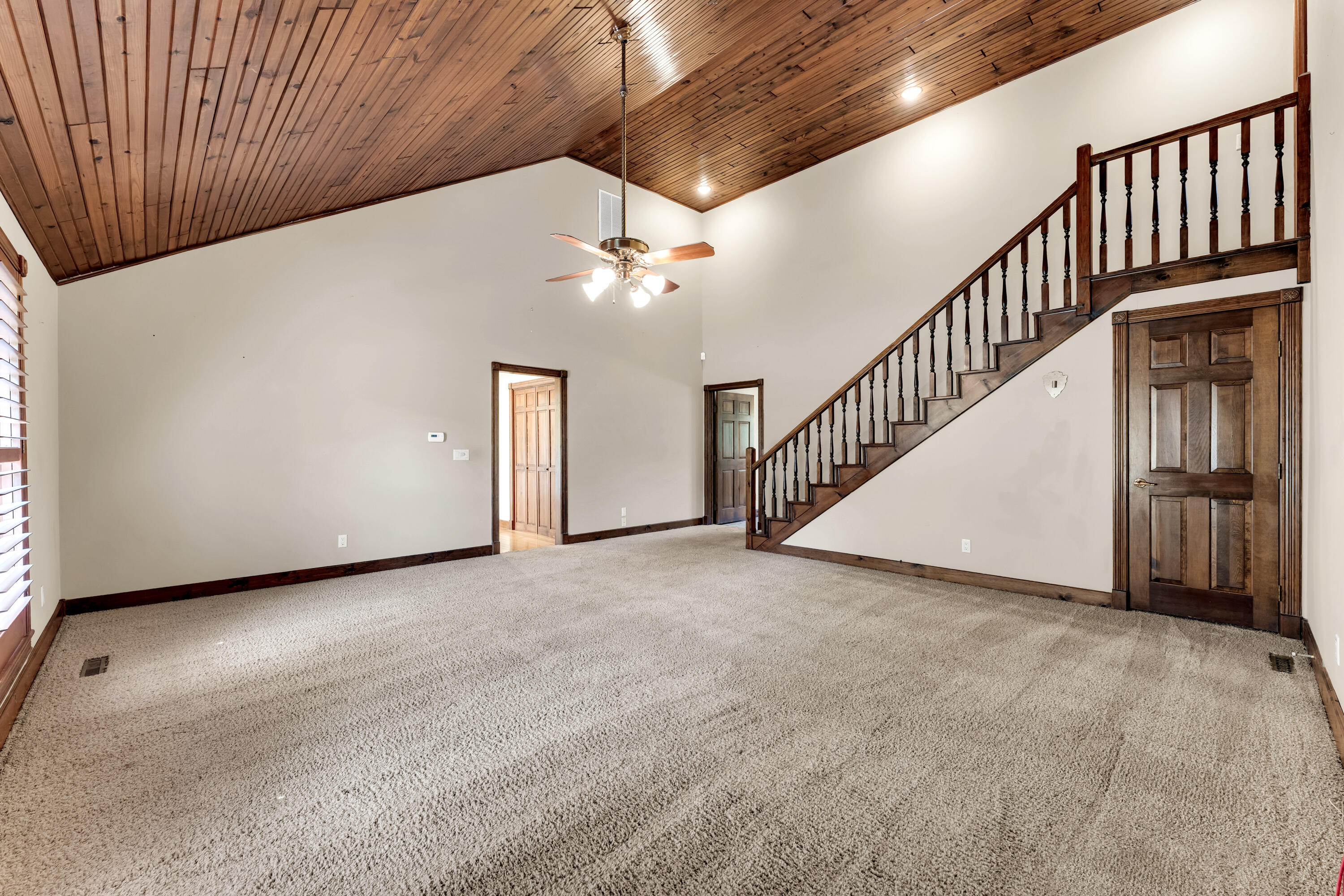 6317 South Glenridge Drive Property Photo 4