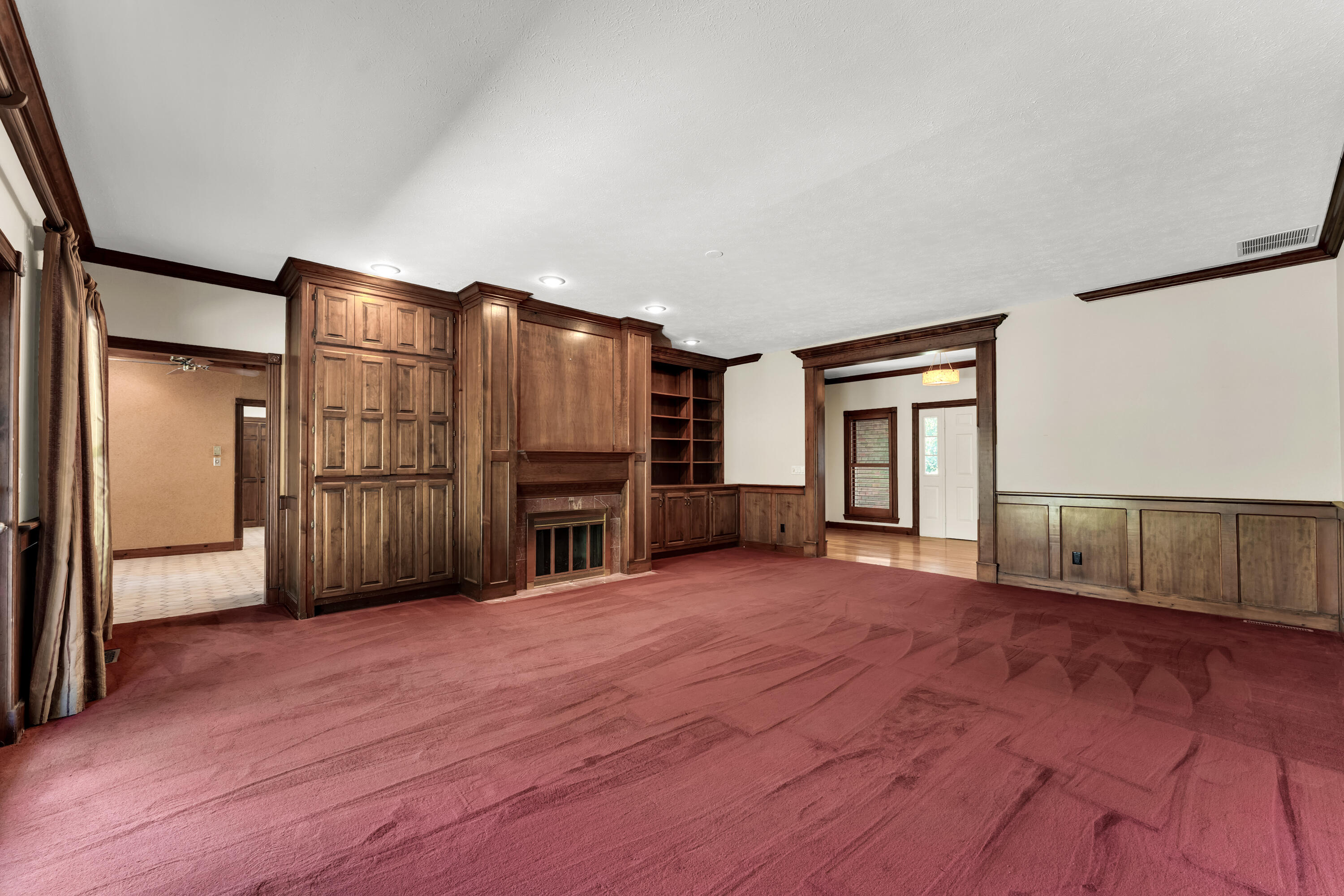 6317 South Glenridge Drive Property Photo 13