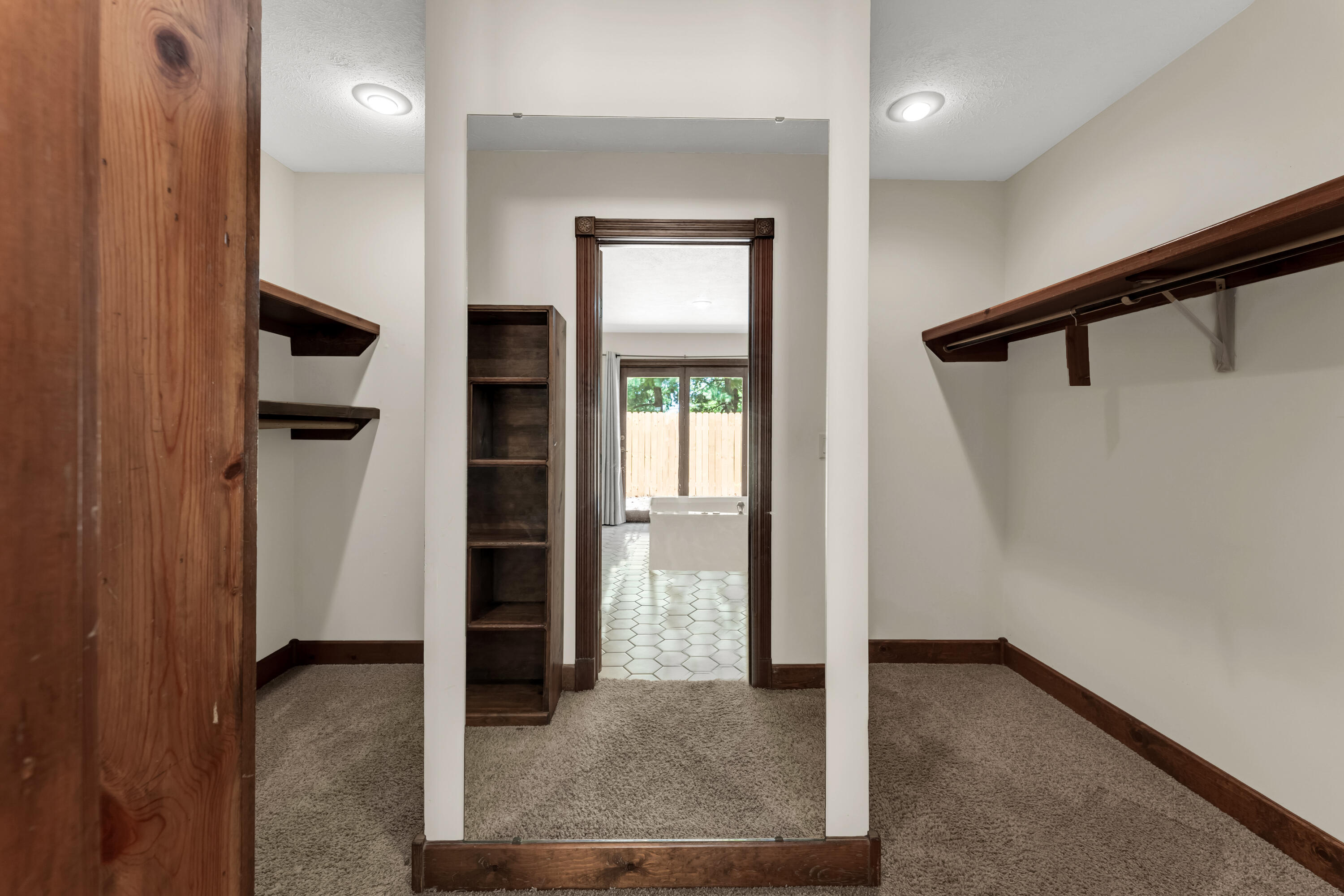 6317 South Glenridge Drive Property Photo 24