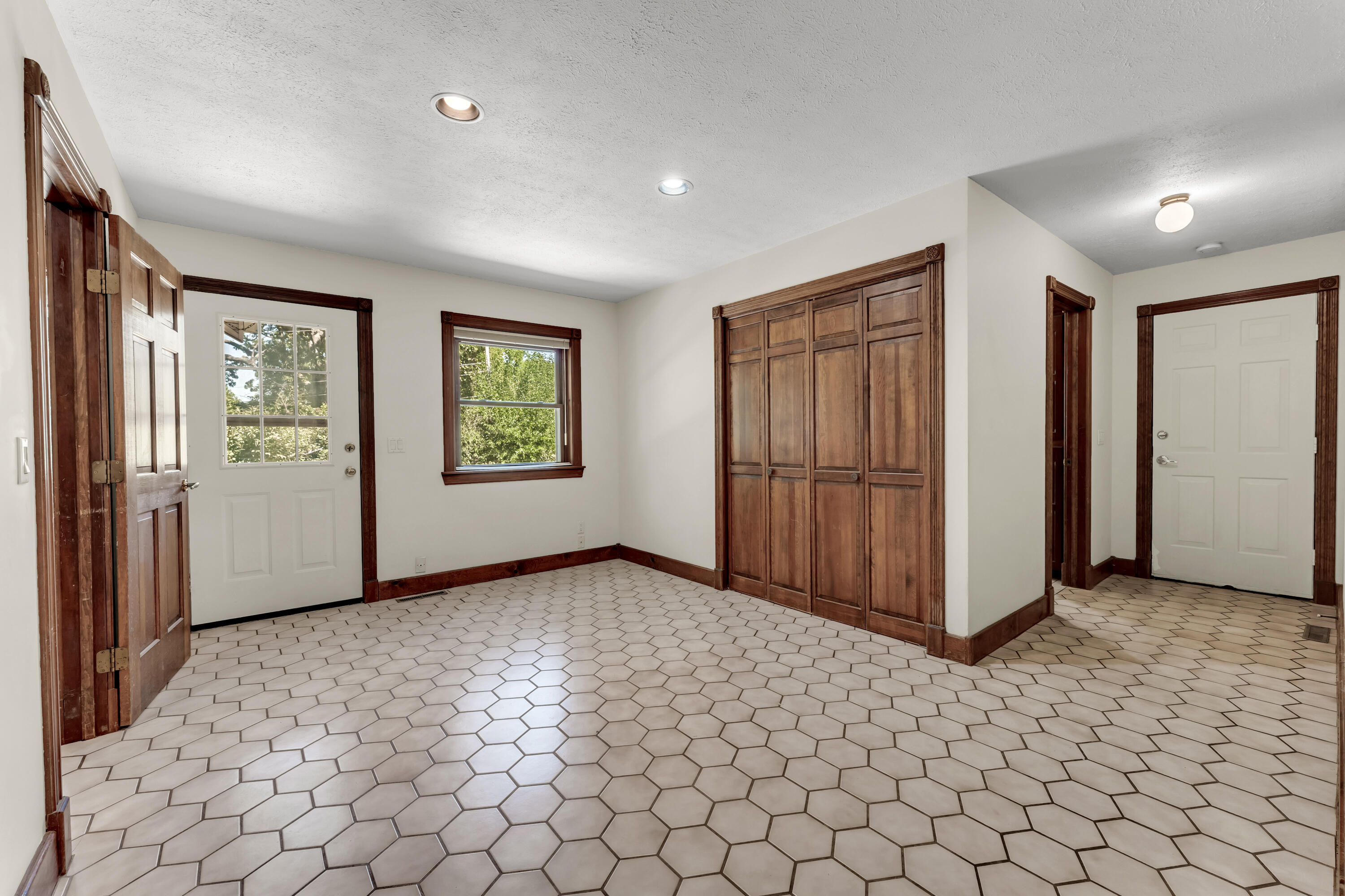 6317 South Glenridge Drive Property Photo 35