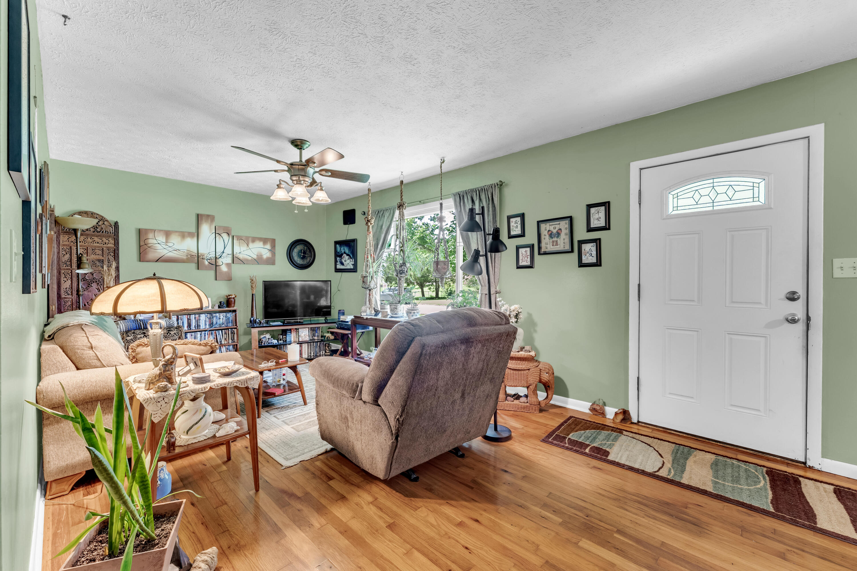 2556 South Westwood Avenue Property Photo 6