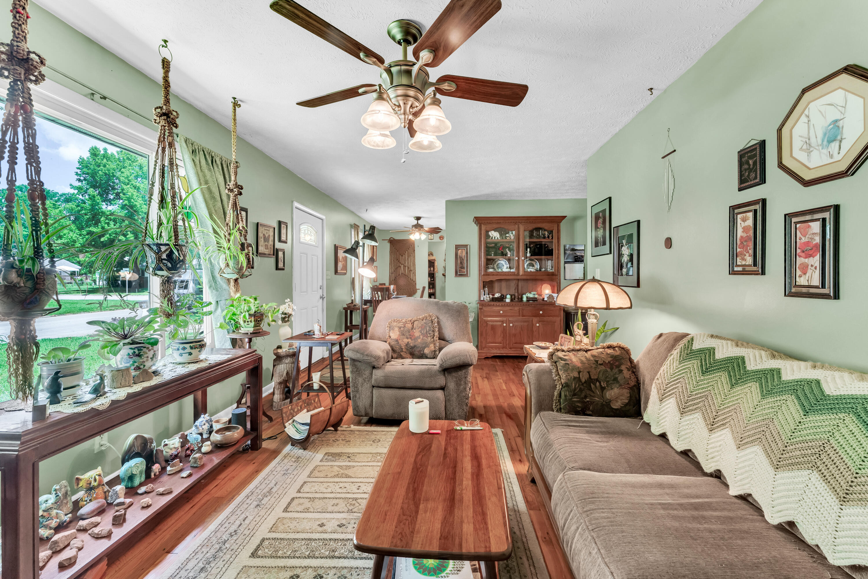 2556 South Westwood Avenue Property Photo 8