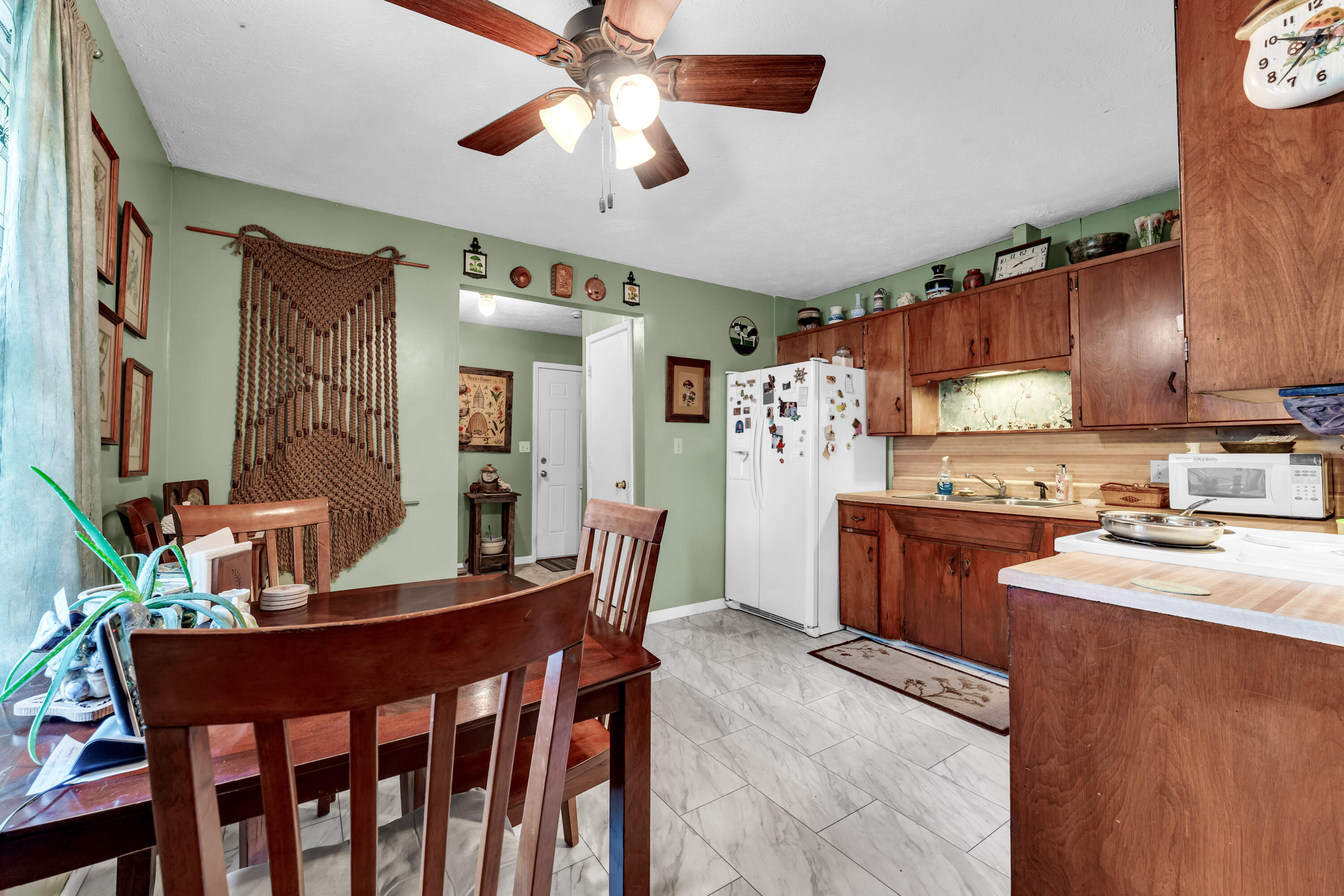 2556 South Westwood Avenue Property Photo 9