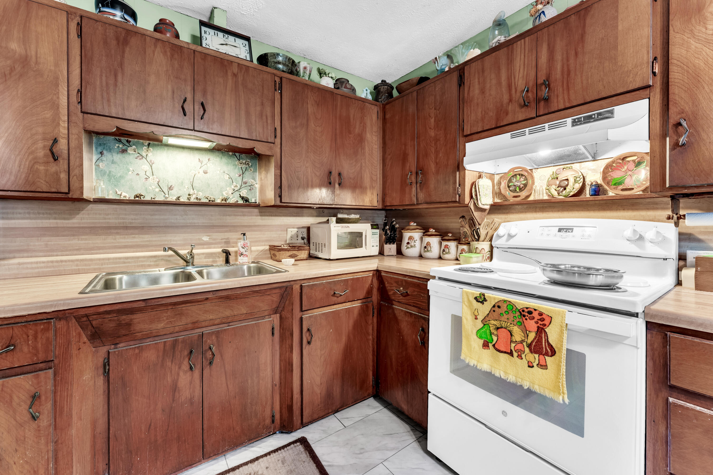 2556 South Westwood Avenue Property Photo 12