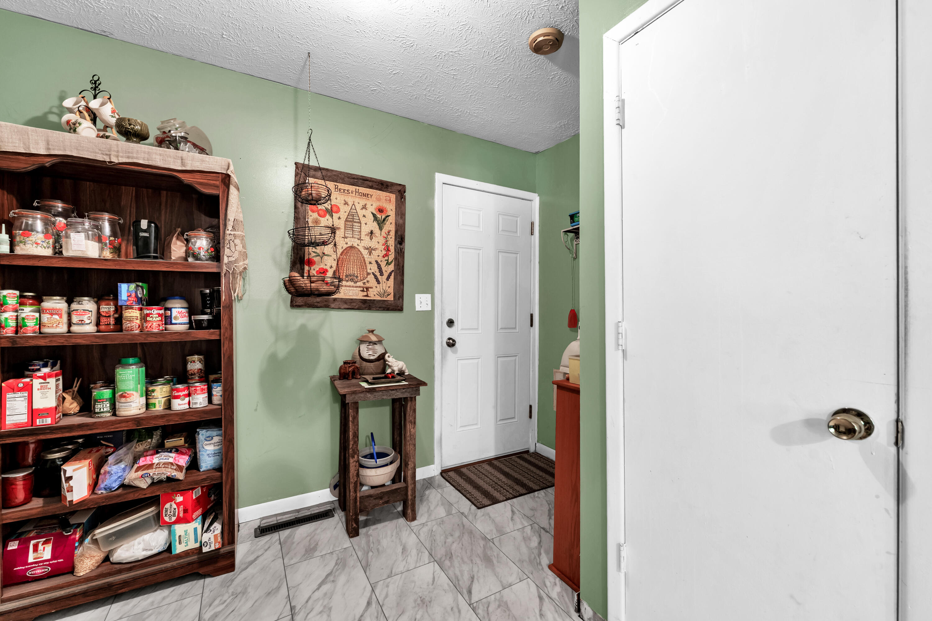 2556 South Westwood Avenue Property Photo 14