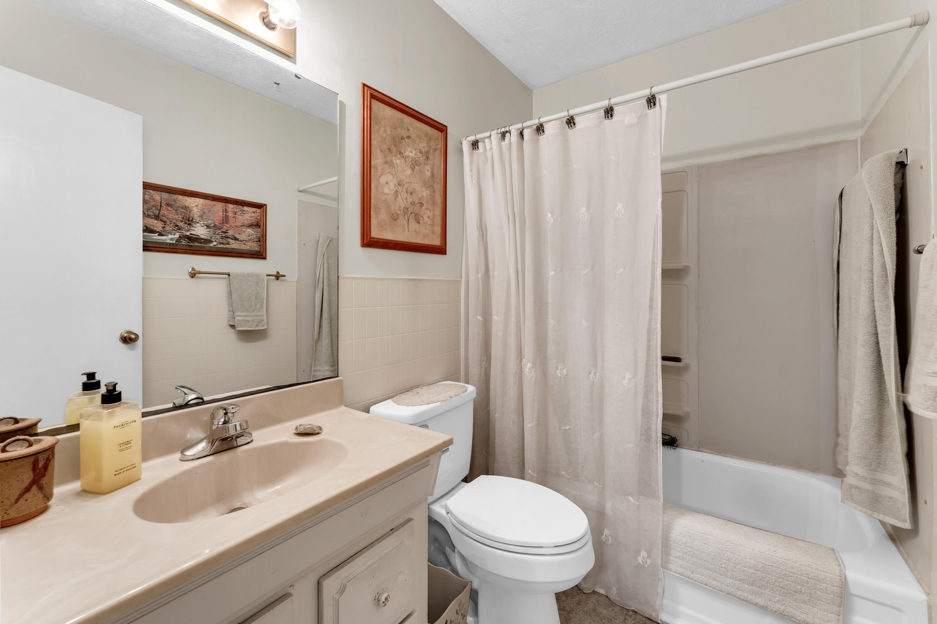 2556 South Westwood Avenue Property Photo 21