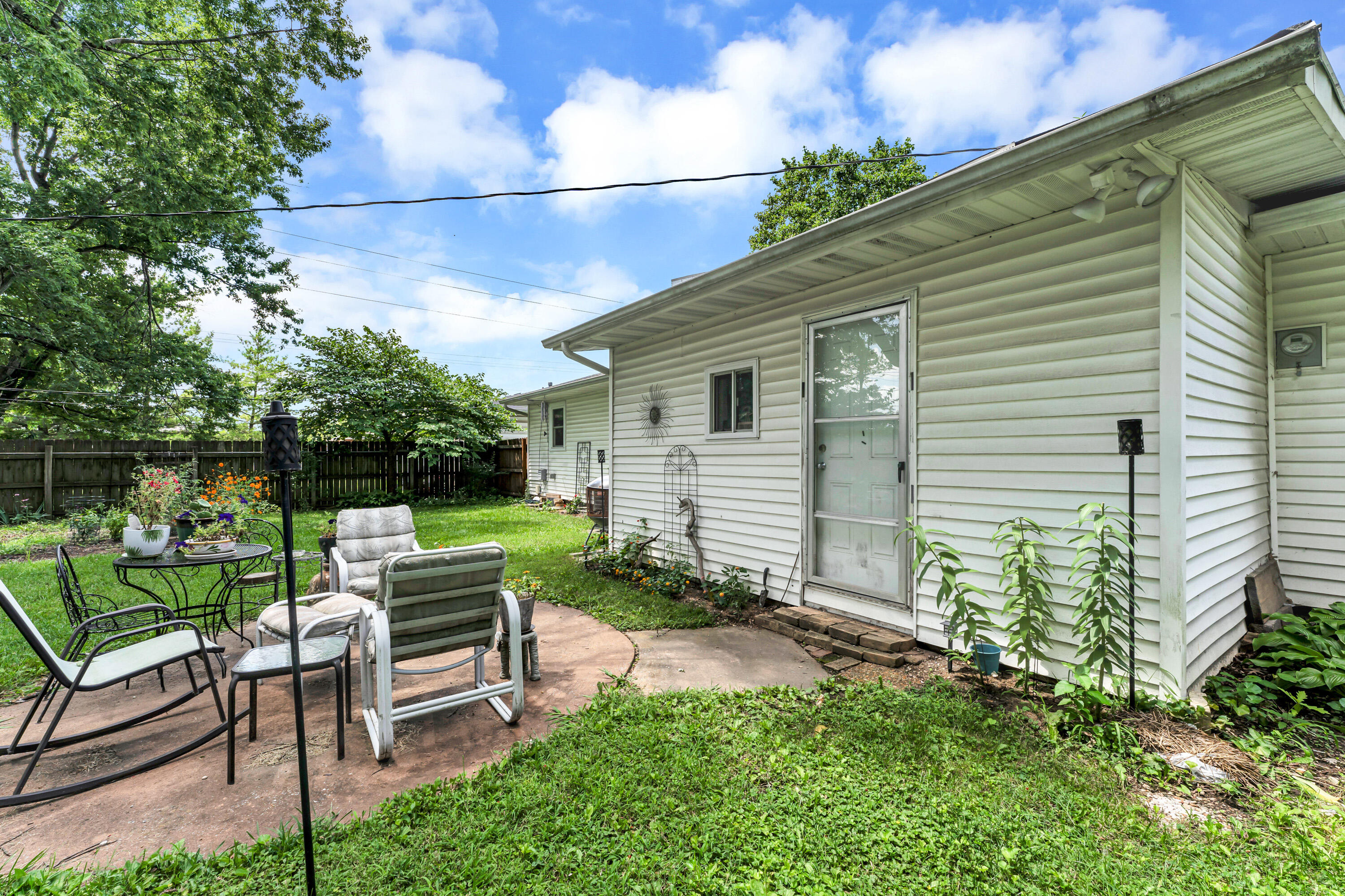 2556 South Westwood Avenue Property Photo 25
