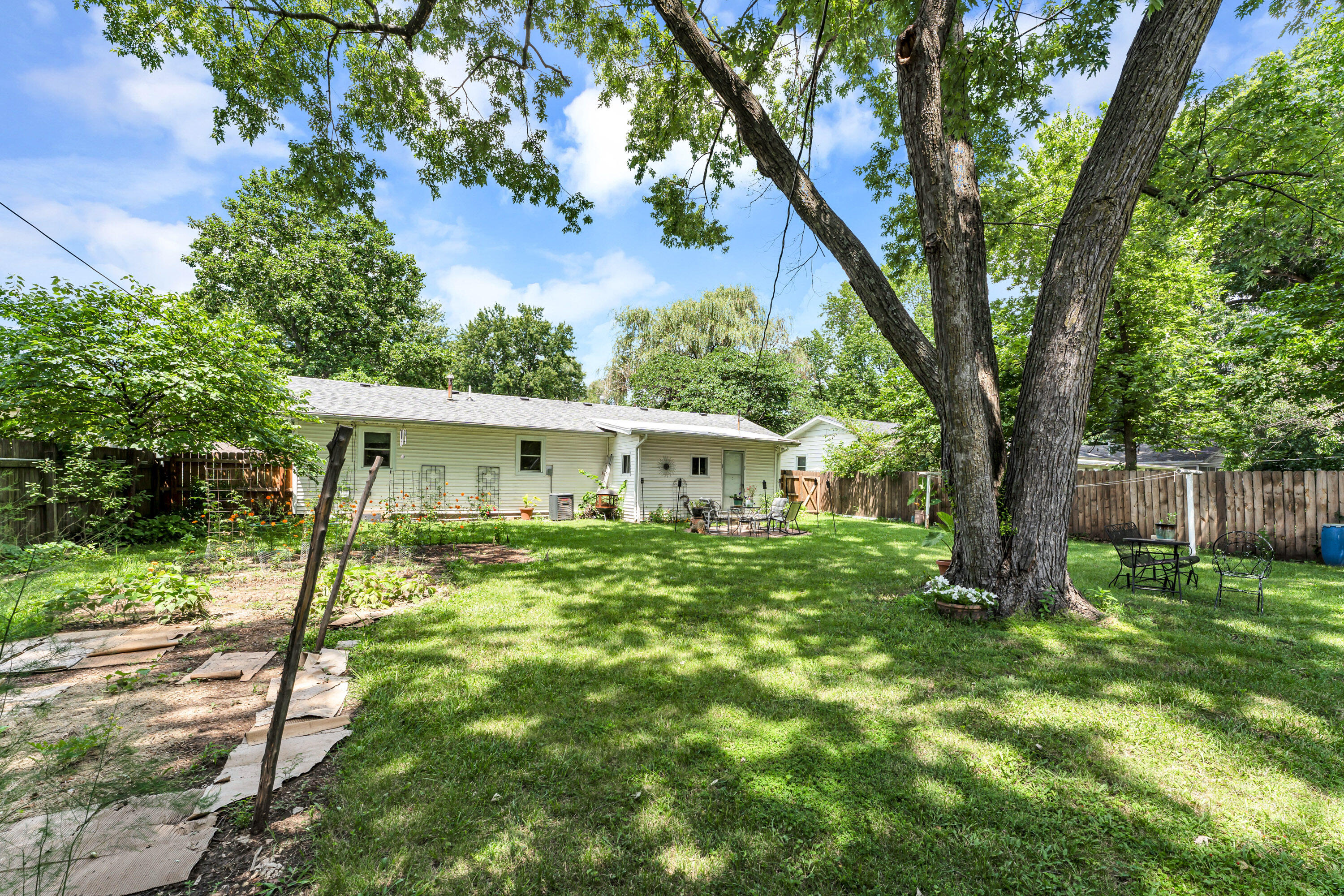 2556 South Westwood Avenue Property Photo 27