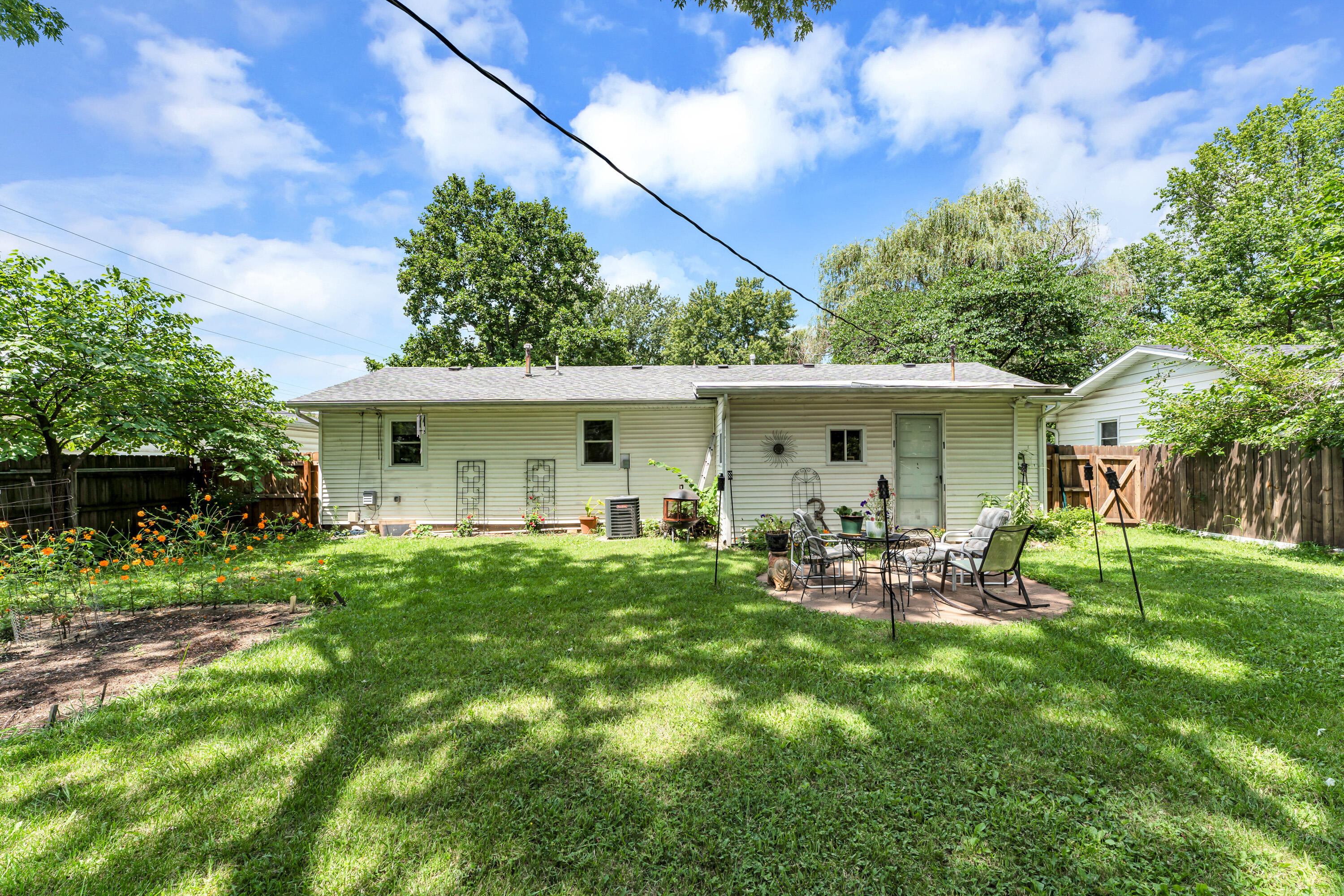 2556 South Westwood Avenue Property Photo 28