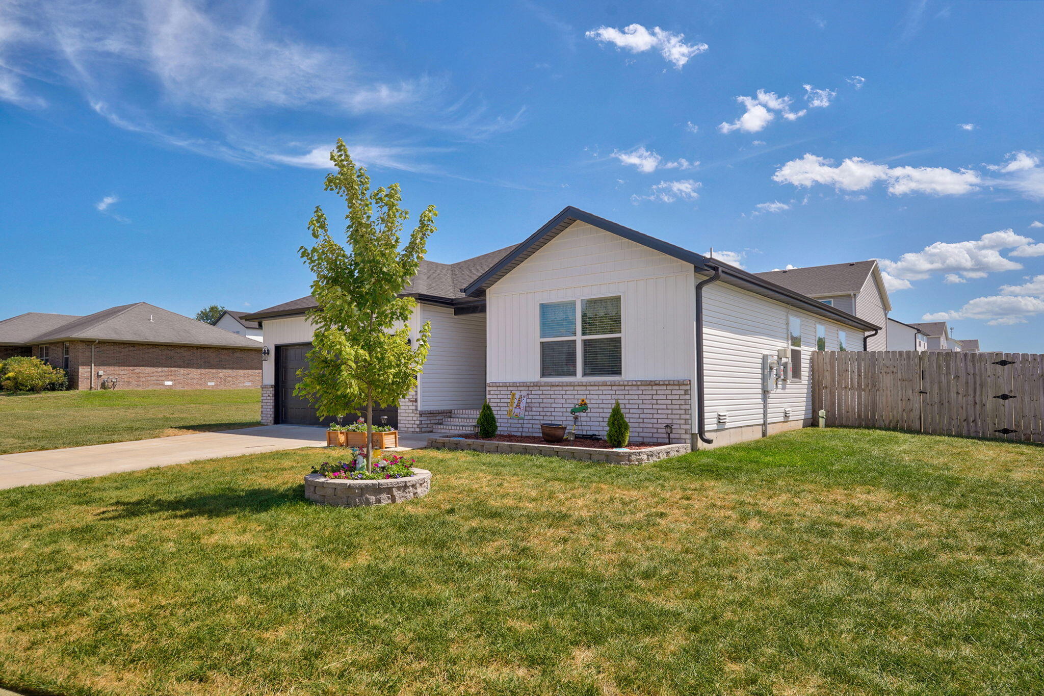 1230 West Lois Lane Property Photo 3