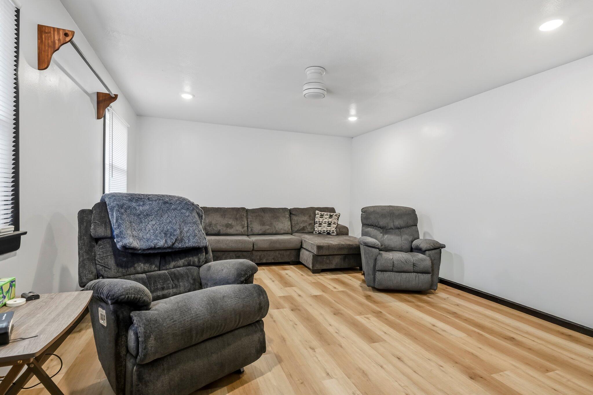 1201 West Edgewood Street Property Photo 8