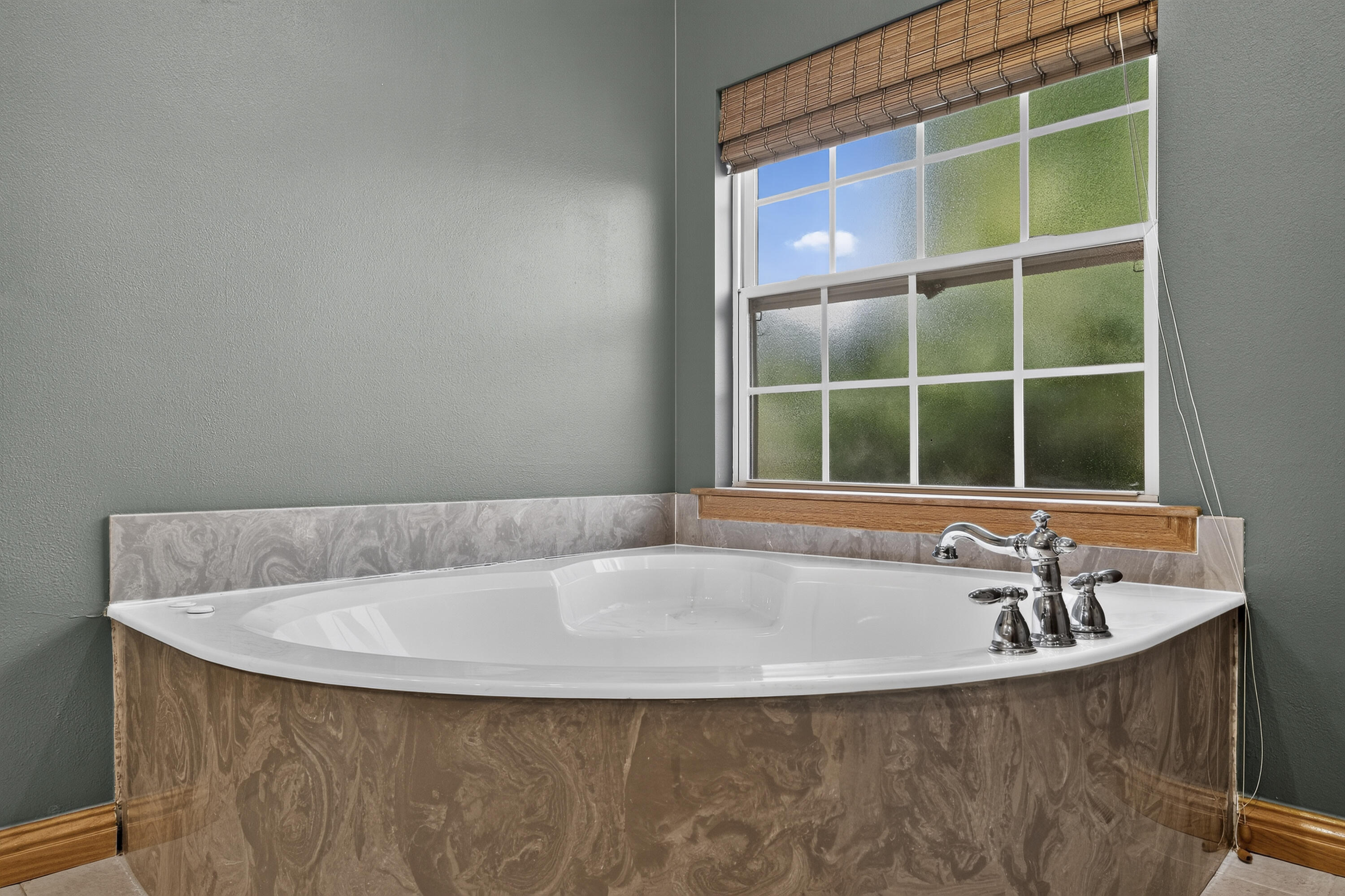 1682 West Country Road Property Photo 25