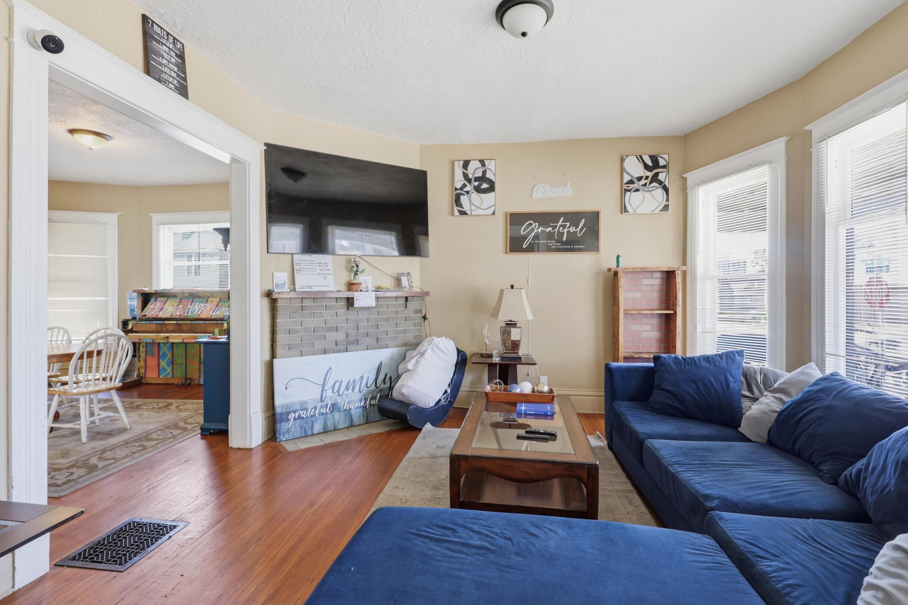 302 South Pearl Avenue Property Photo 6
