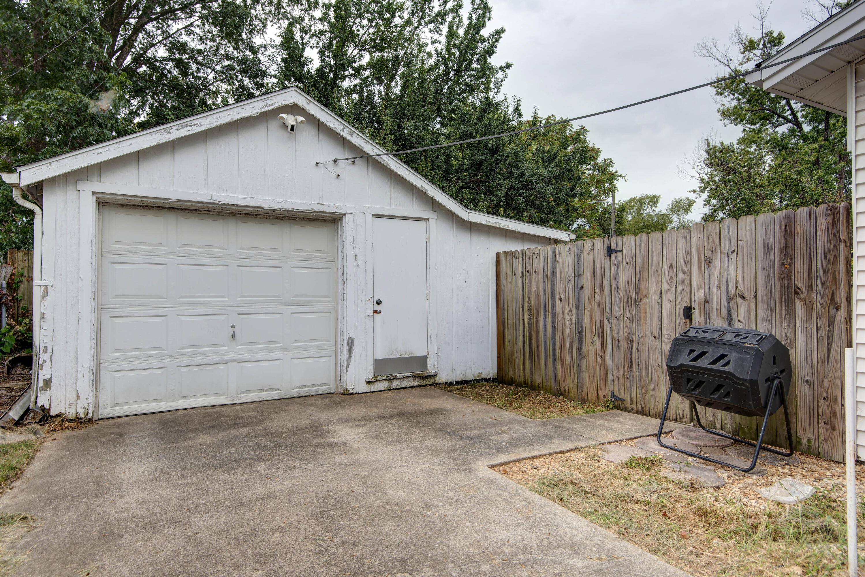 420 East Loren Street Property Photo 26
