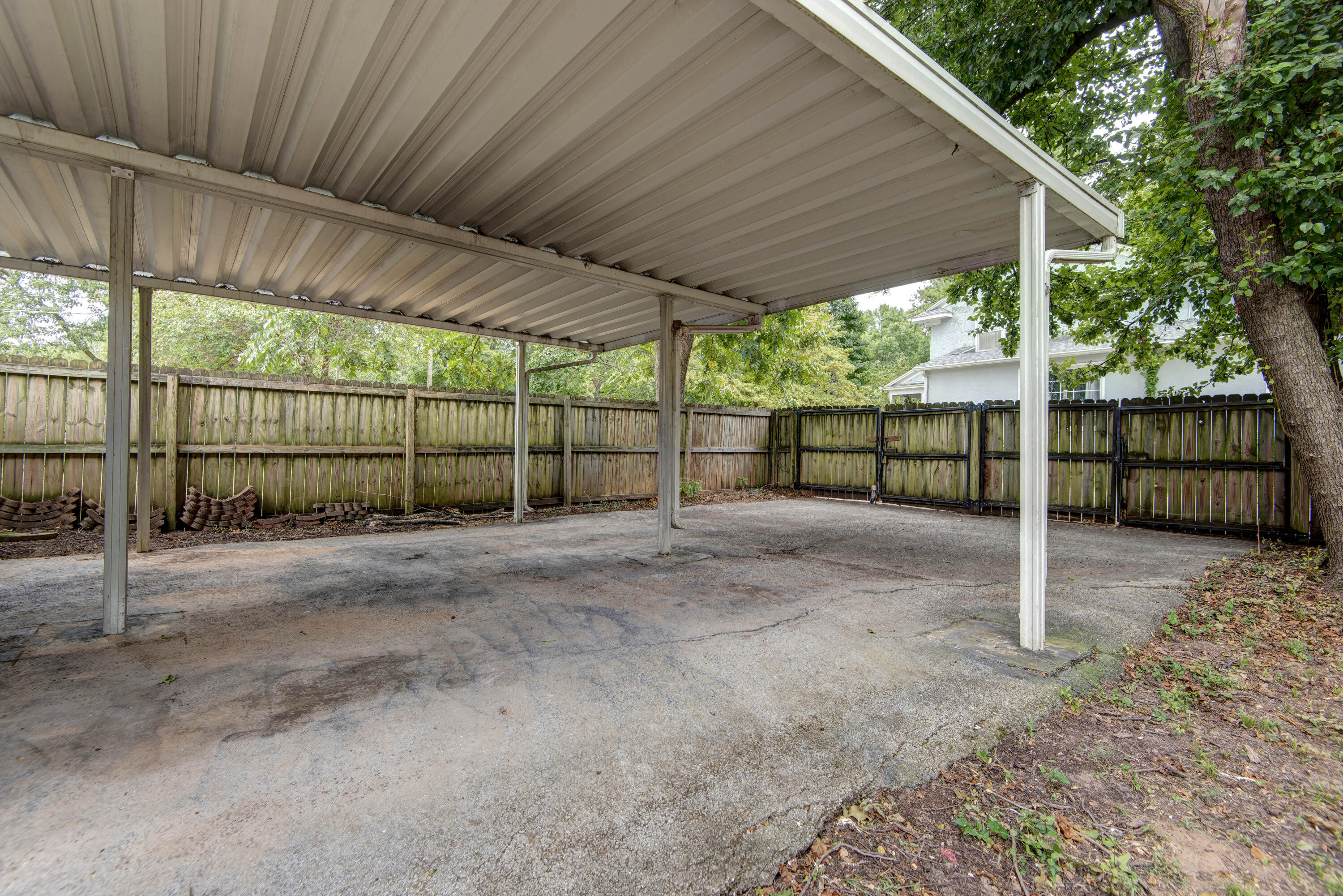 420 East Loren Street Property Photo 30