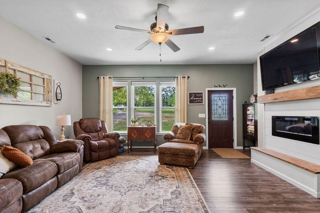 10589 State Highway O Property Photo 4
