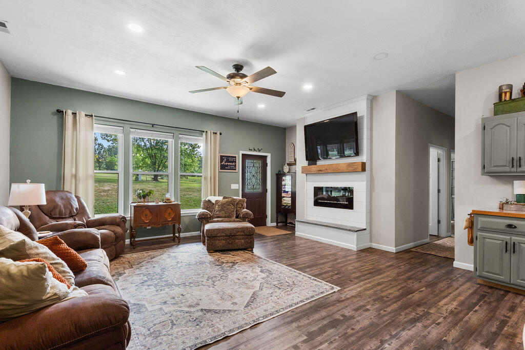 10589 State Highway O Property Photo 5