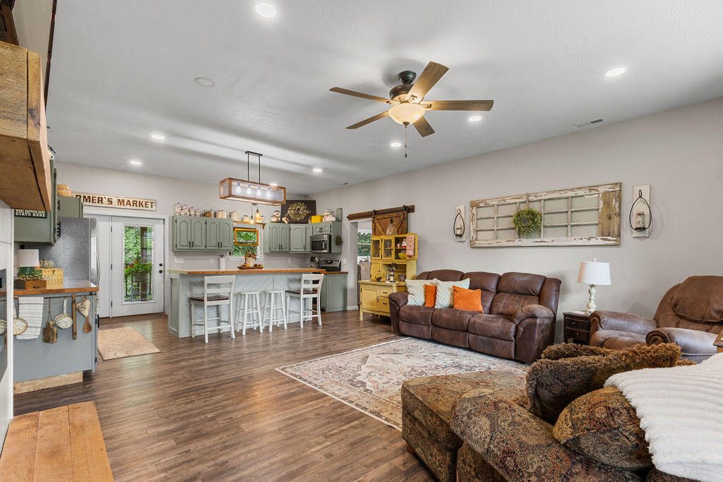 10589 State Highway O Property Photo 6
