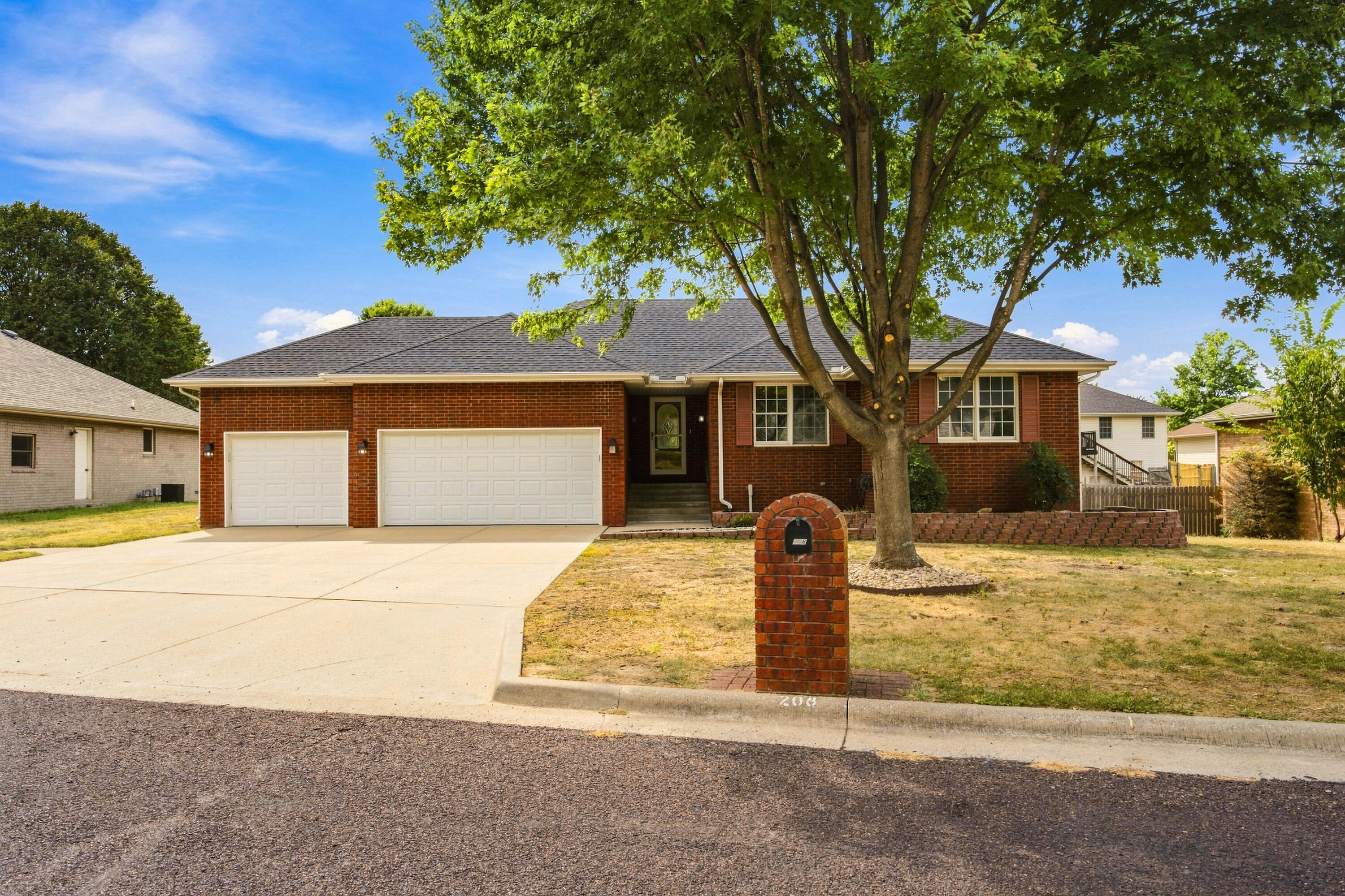208 Miller Way Property Photo 1
