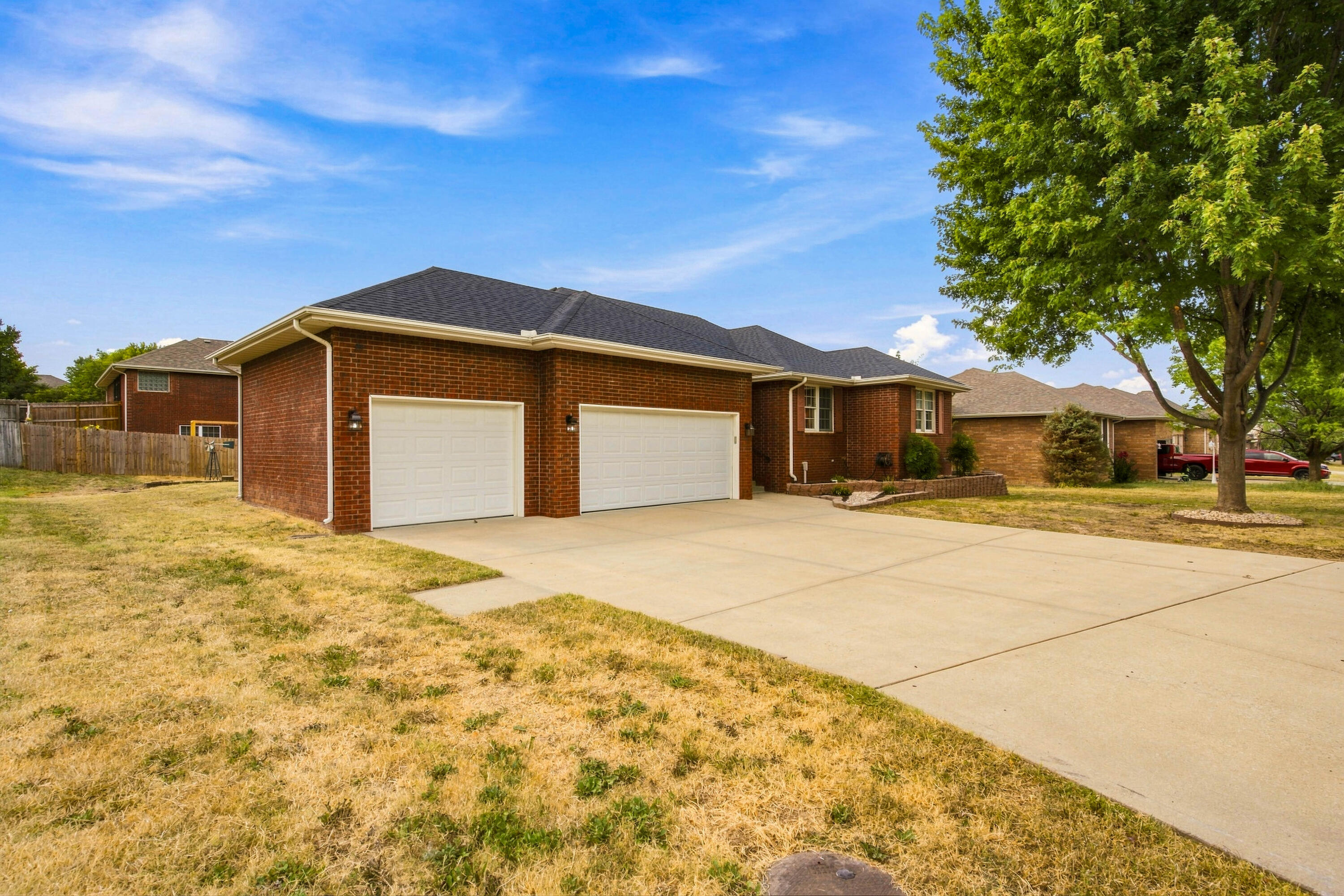 208 Miller Way Property Photo 3