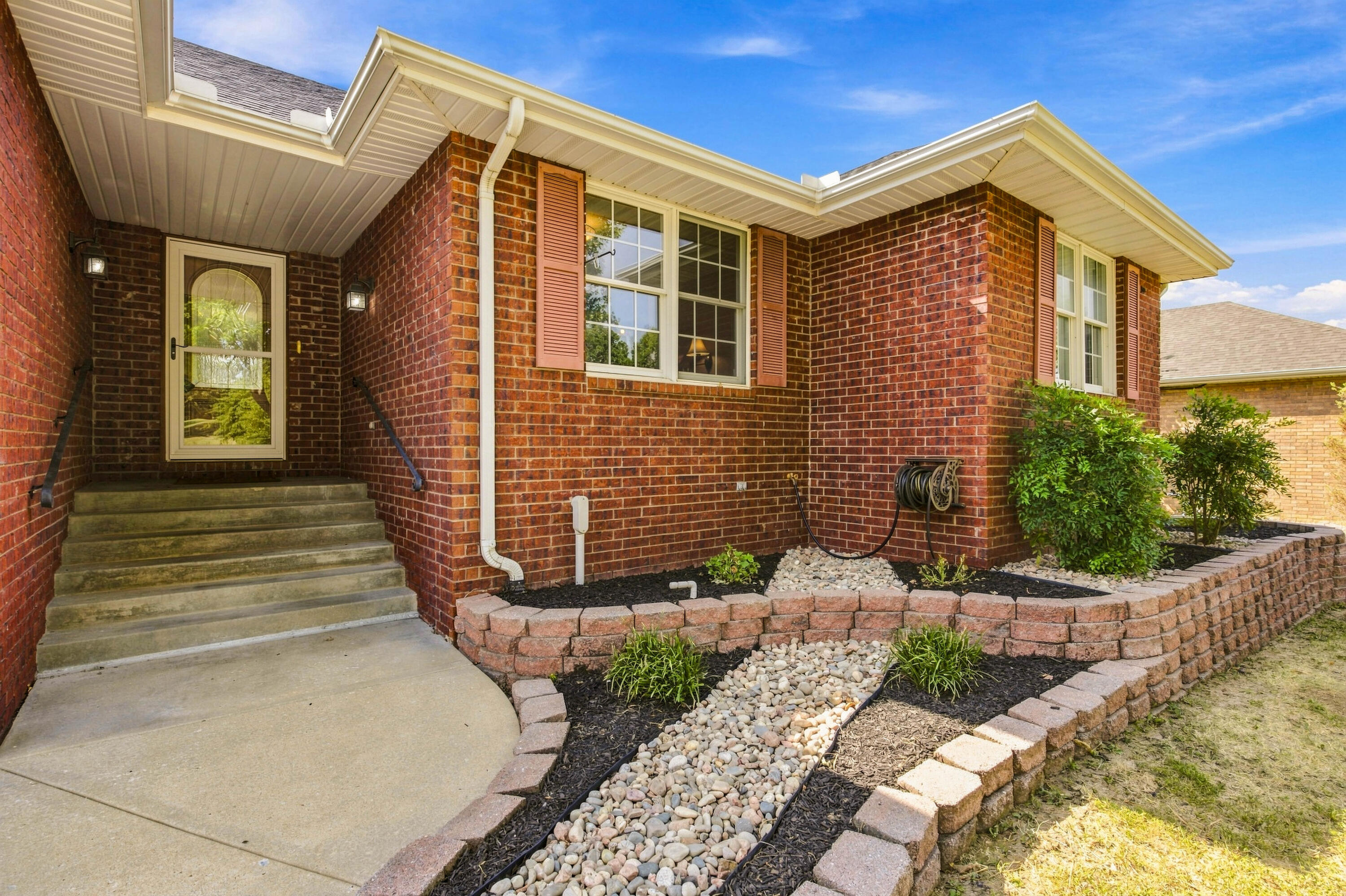 208 Miller Way Property Photo 4