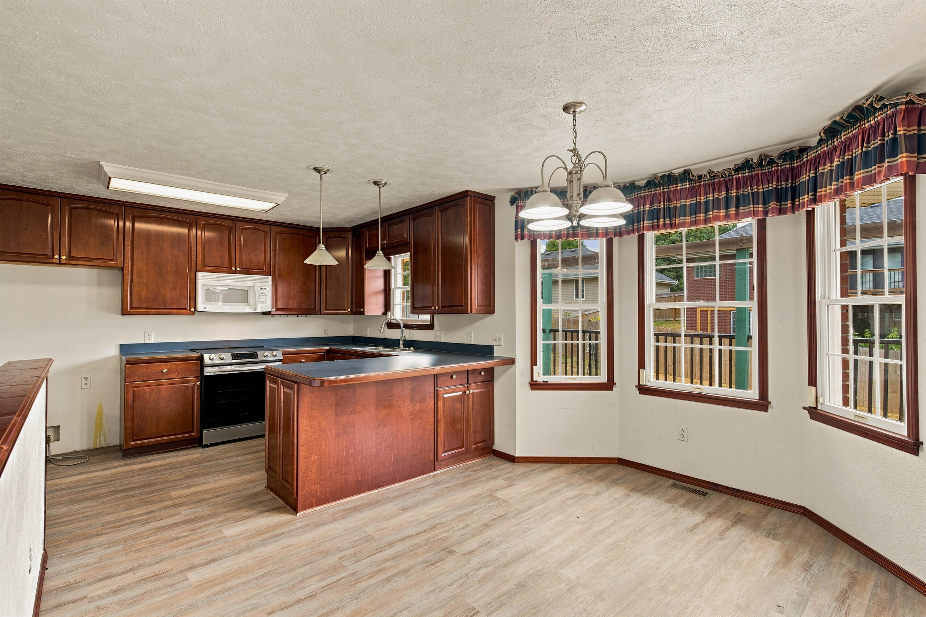 208 Miller Way Property Photo 7