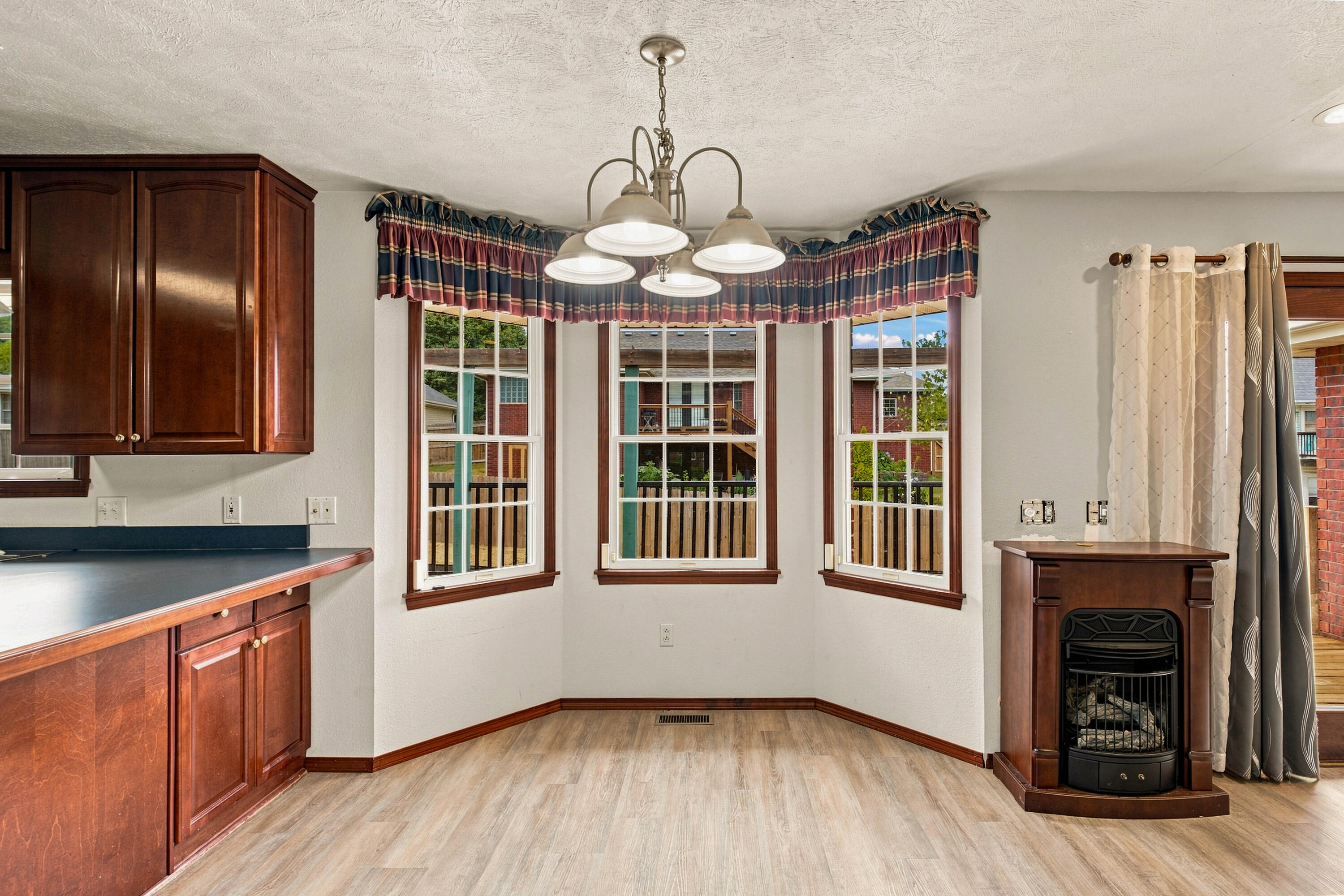 208 Miller Way Property Photo 8