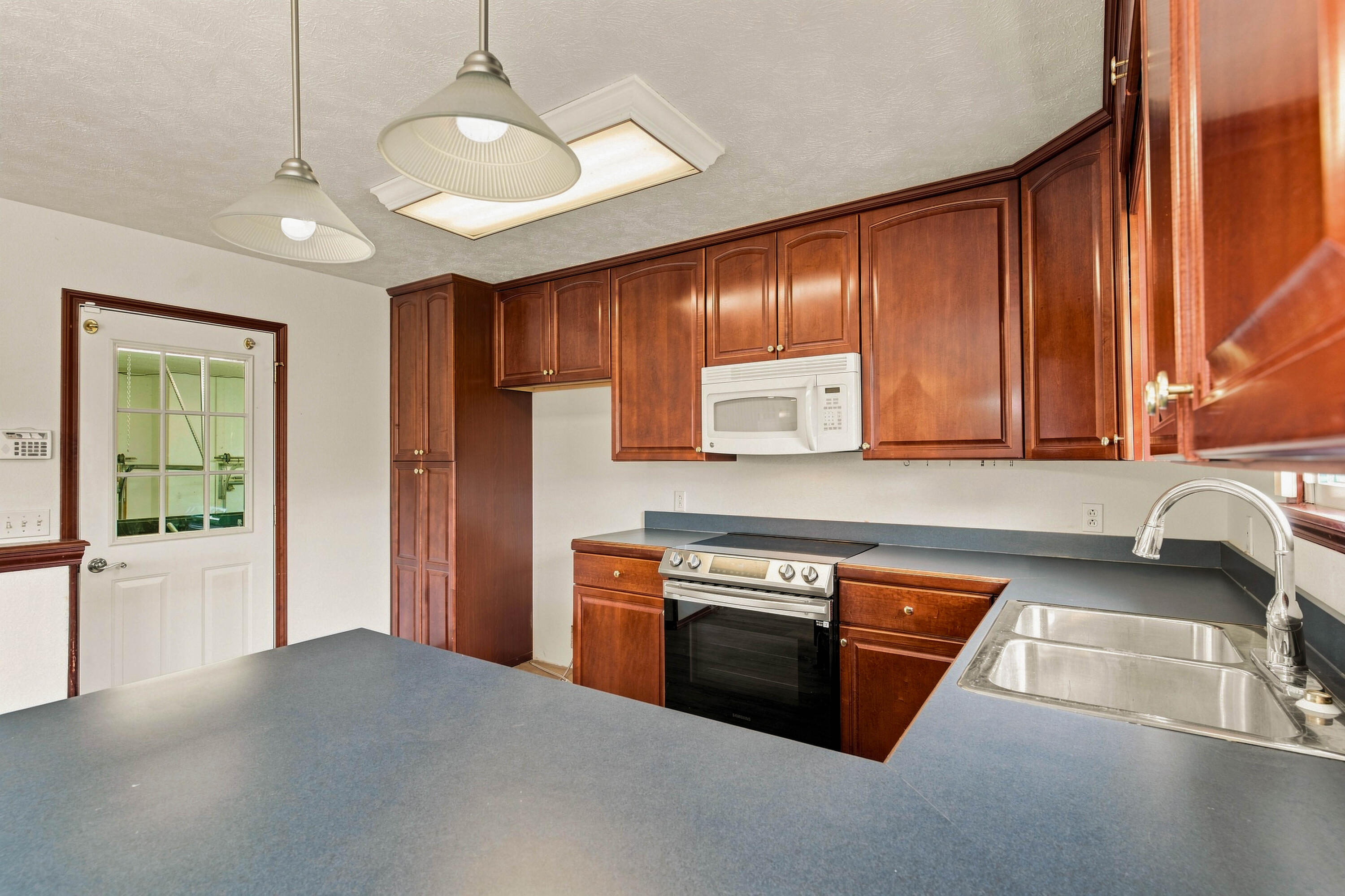 208 Miller Way Property Photo 10