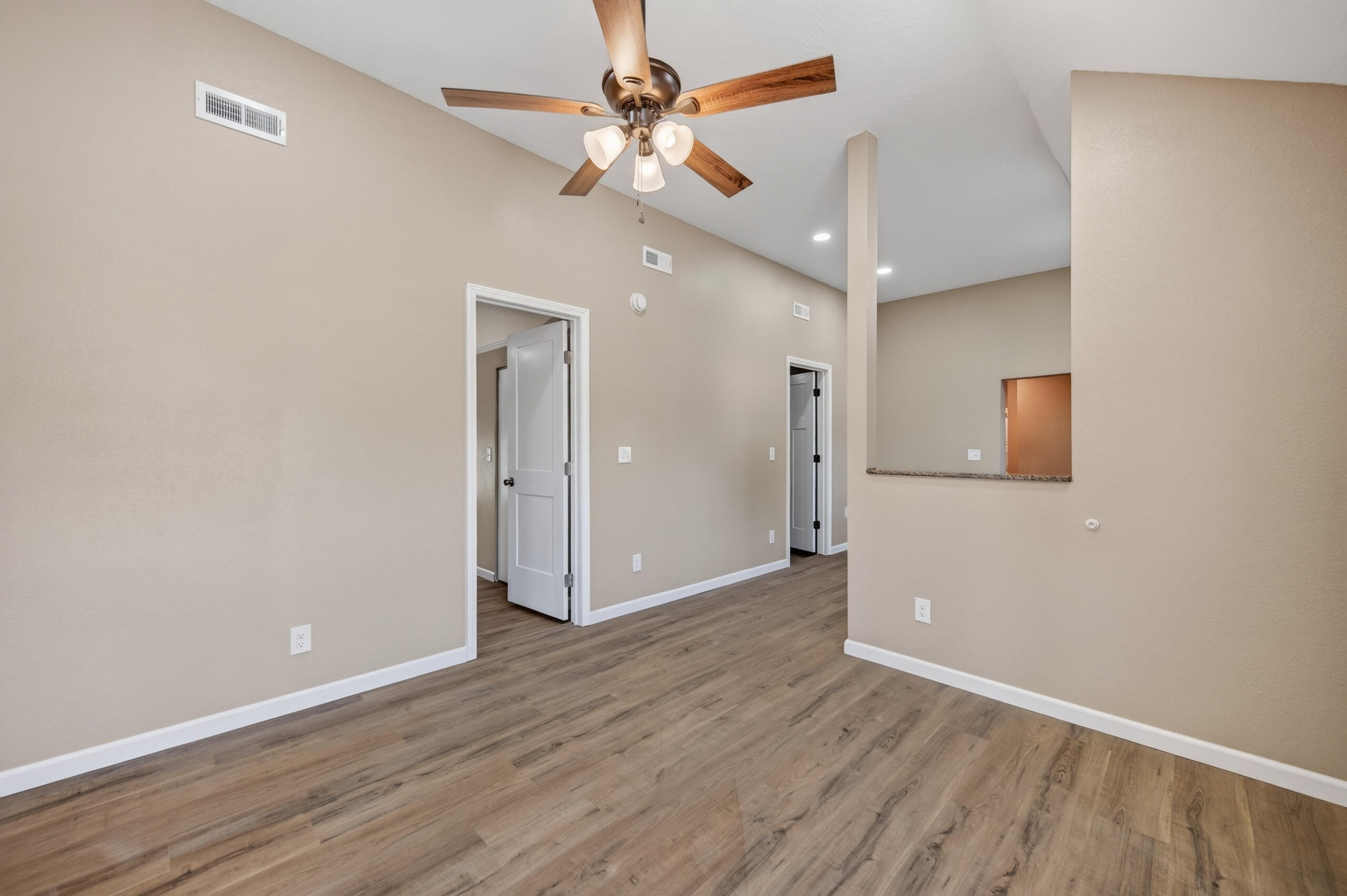 645 Sarah Street Property Photo 7