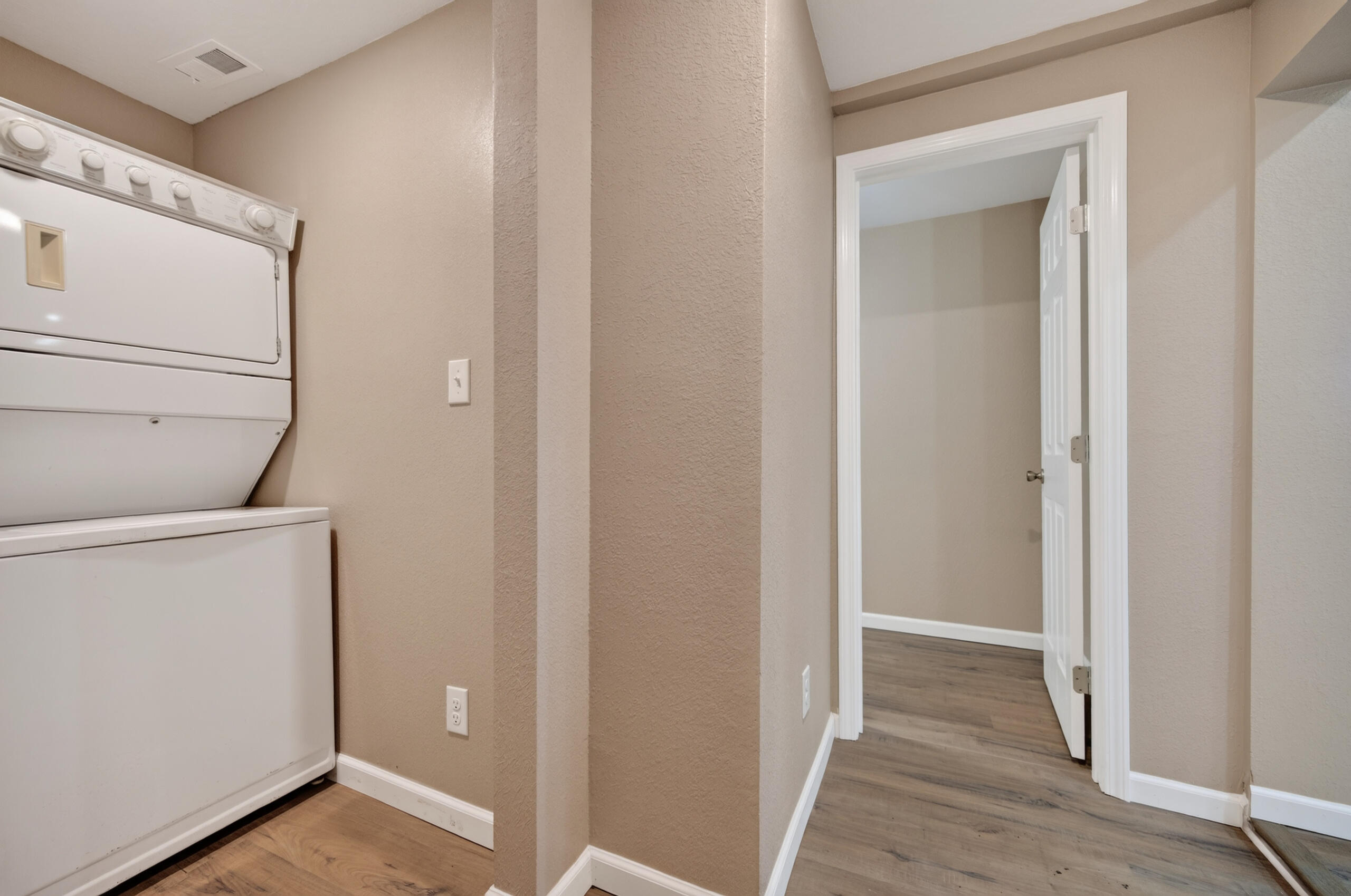 645 Sarah Street Property Photo 17