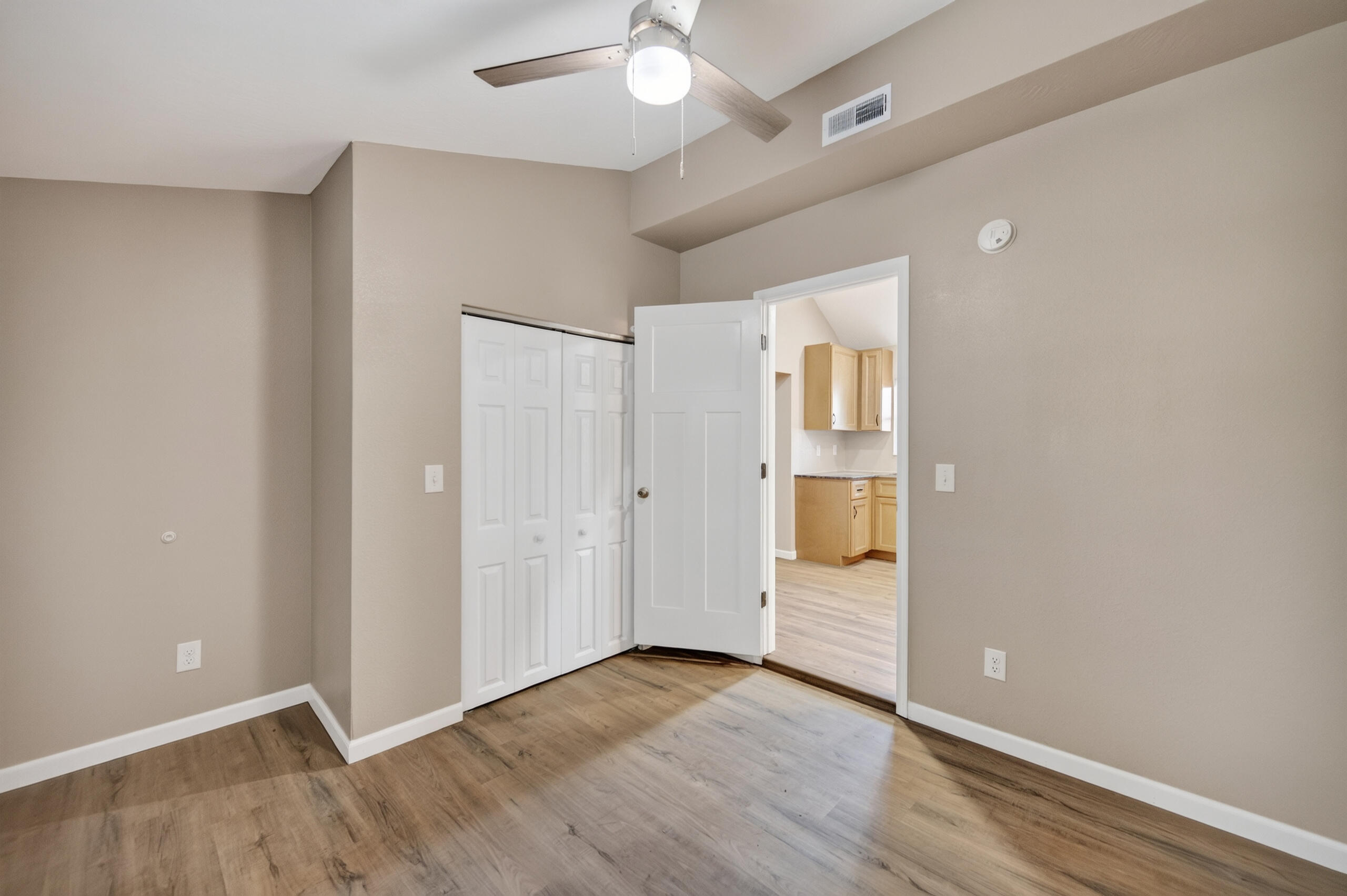 645 Sarah Street Property Photo 20