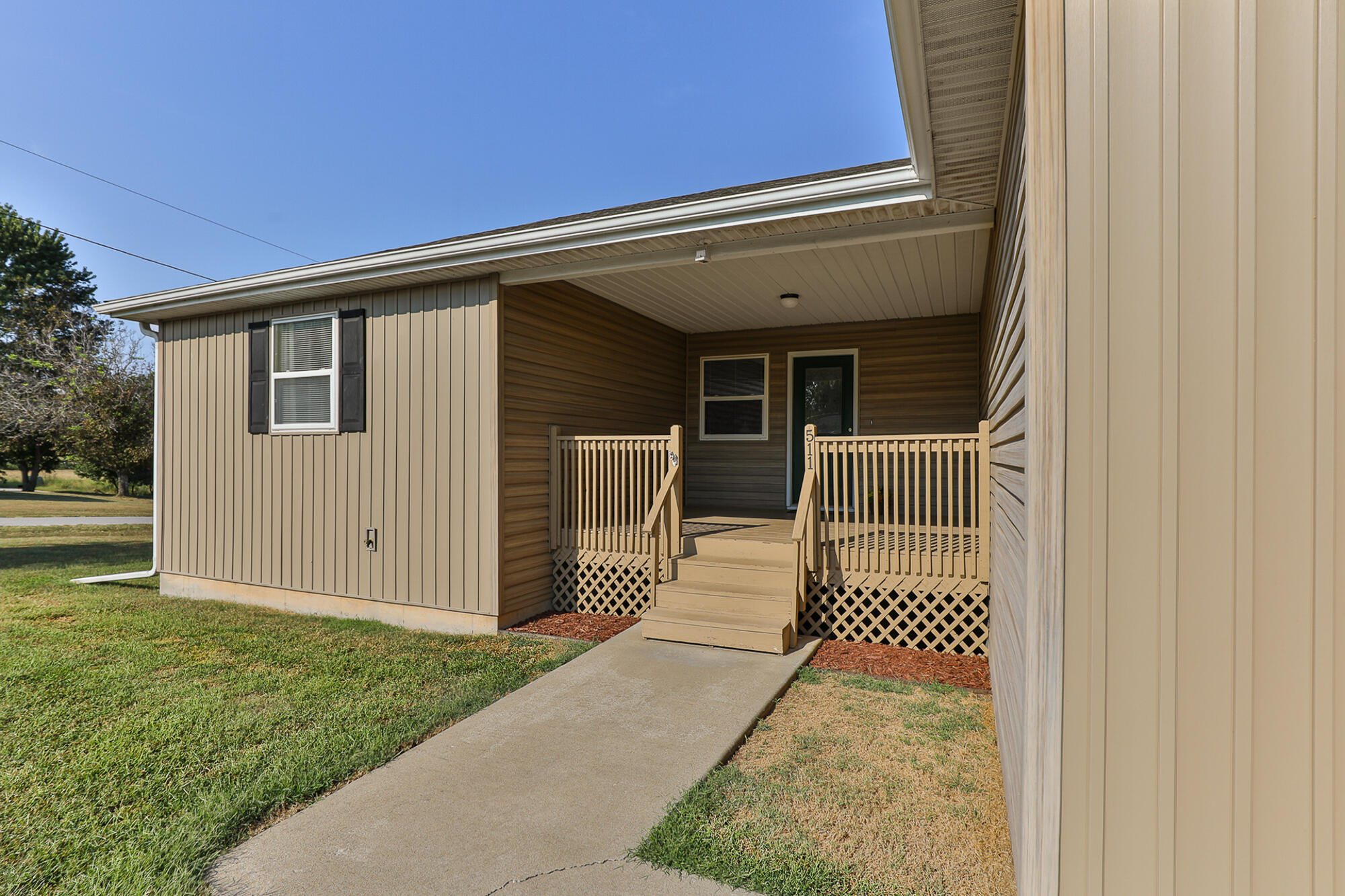 511 North Russell Avenue Property Photo 3