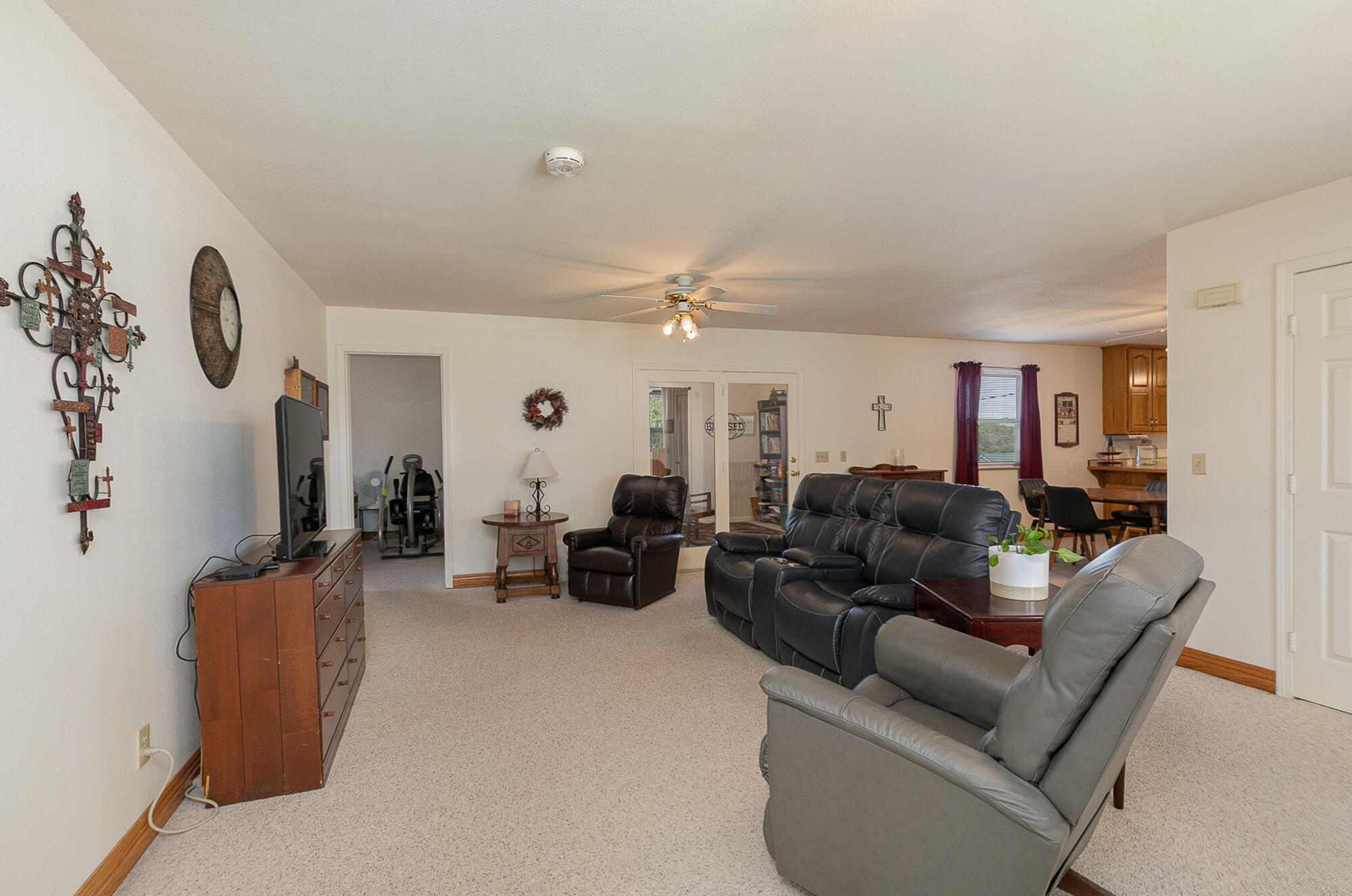 511 North Russell Avenue Property Photo 8