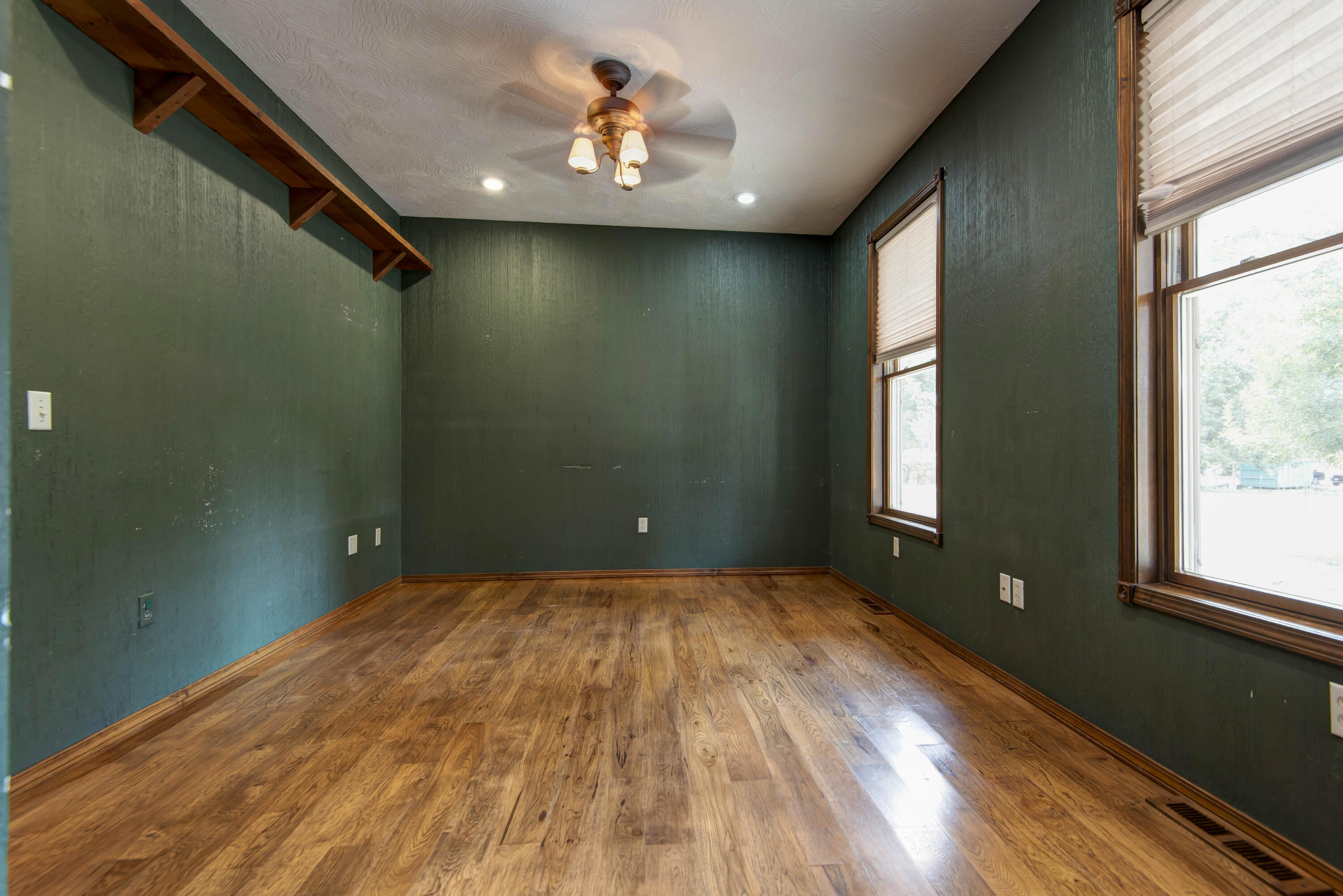1910 North Farm Road 97 Property Photo 6