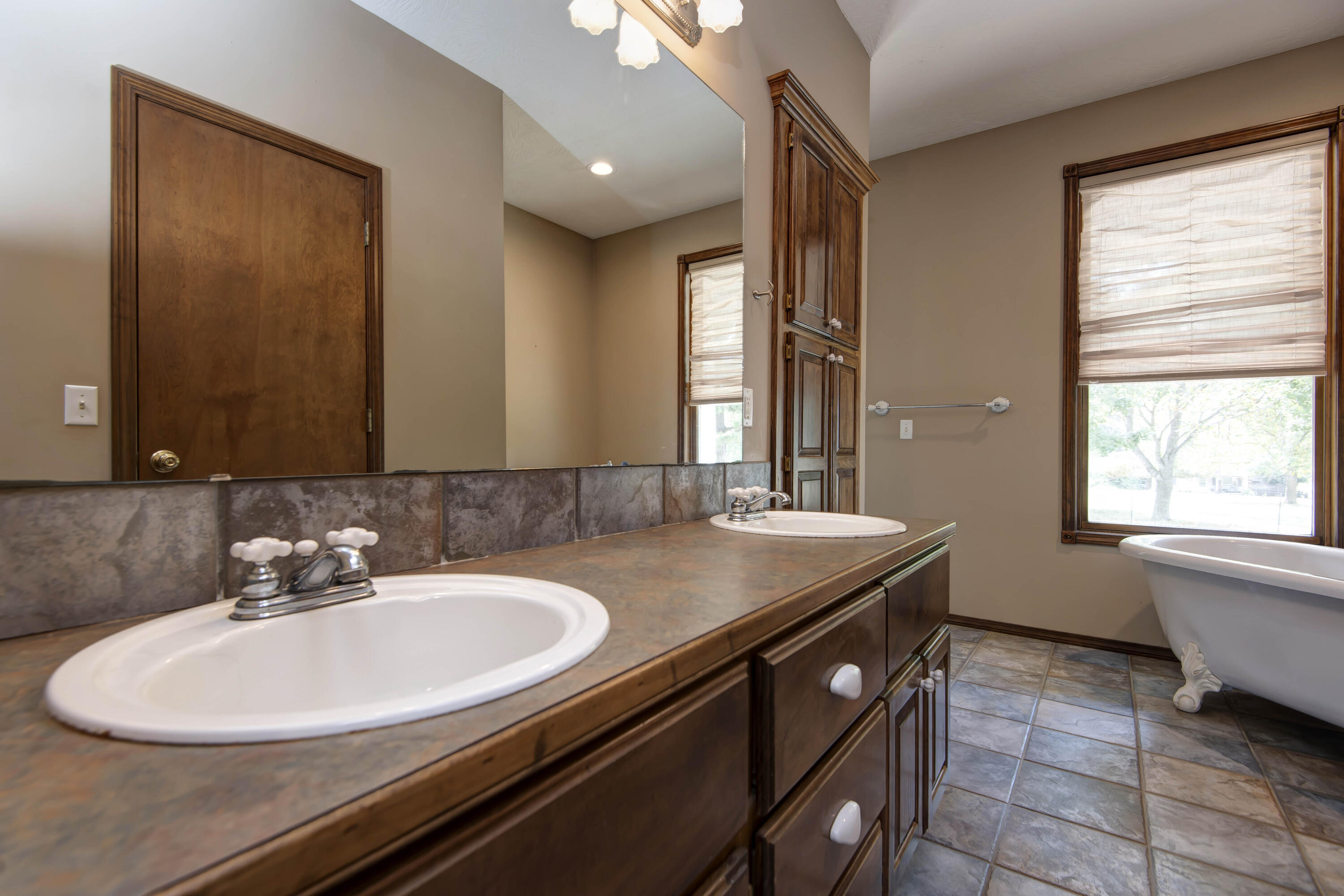 1910 North Farm Road 97 Property Photo 24