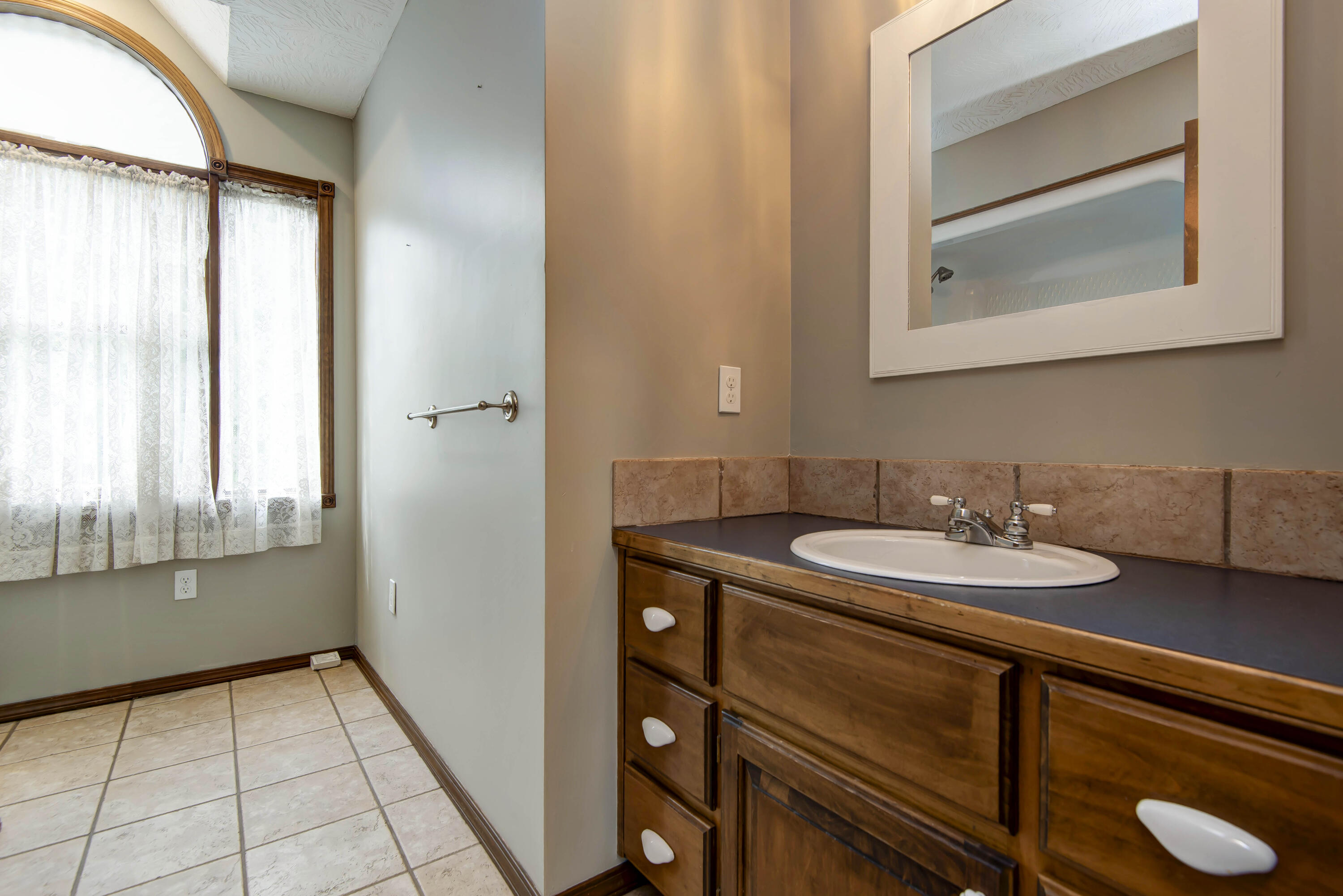 1910 North Farm Road 97 Property Photo 28