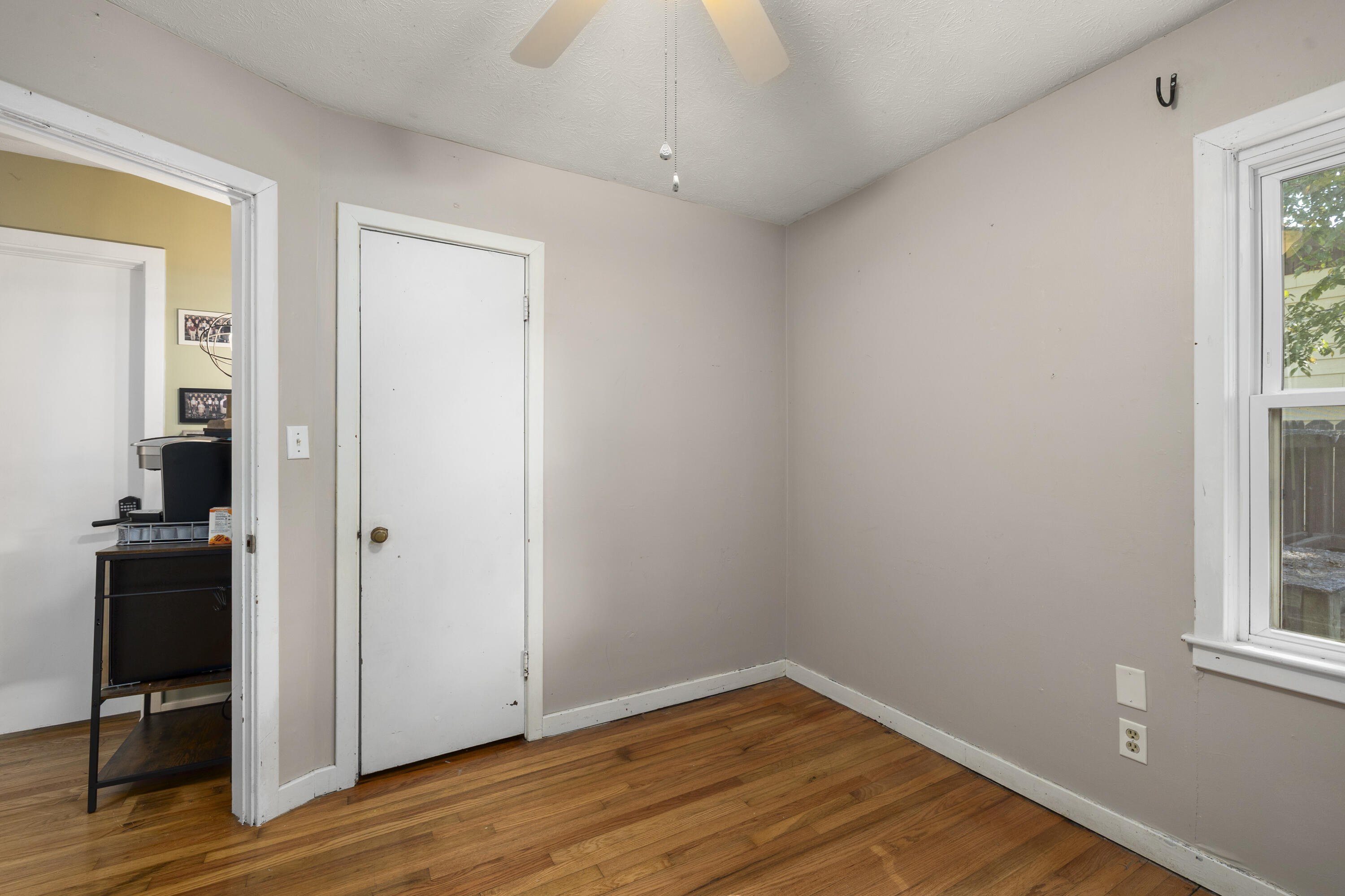 2030 East Grand Street Property Photo 13