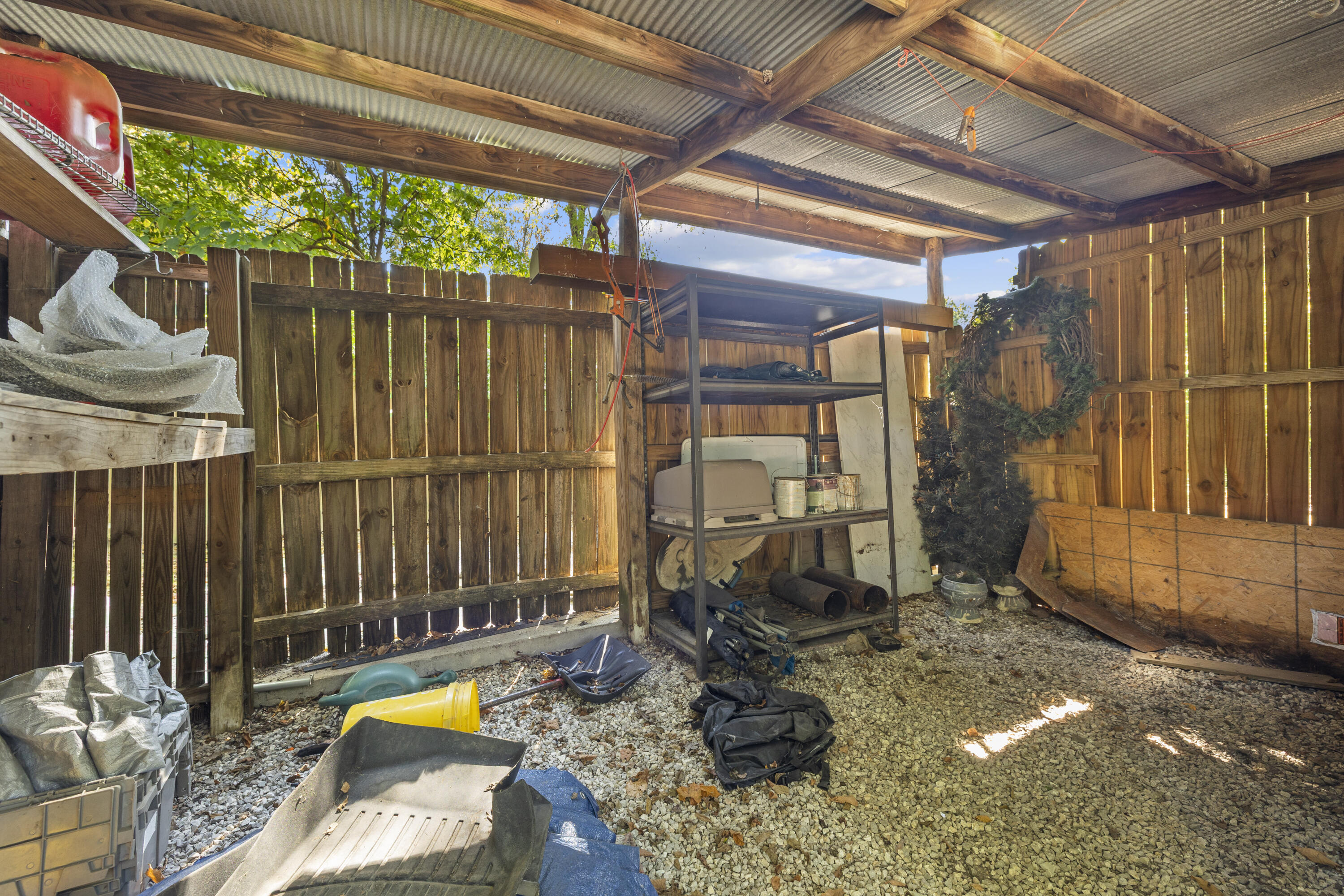 2030 East Grand Street Property Photo 33